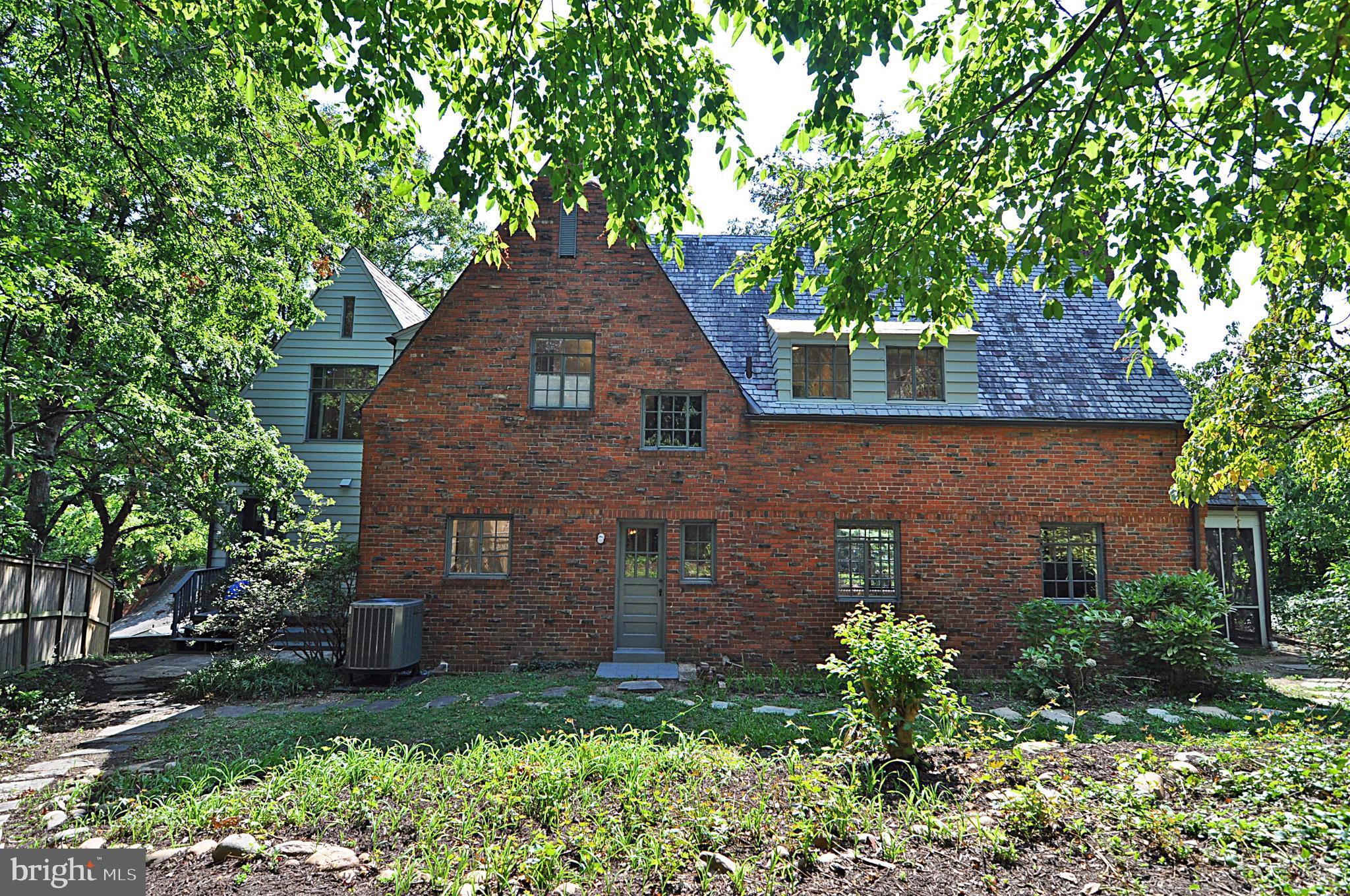 ARLINGTON RIDGE - Residential