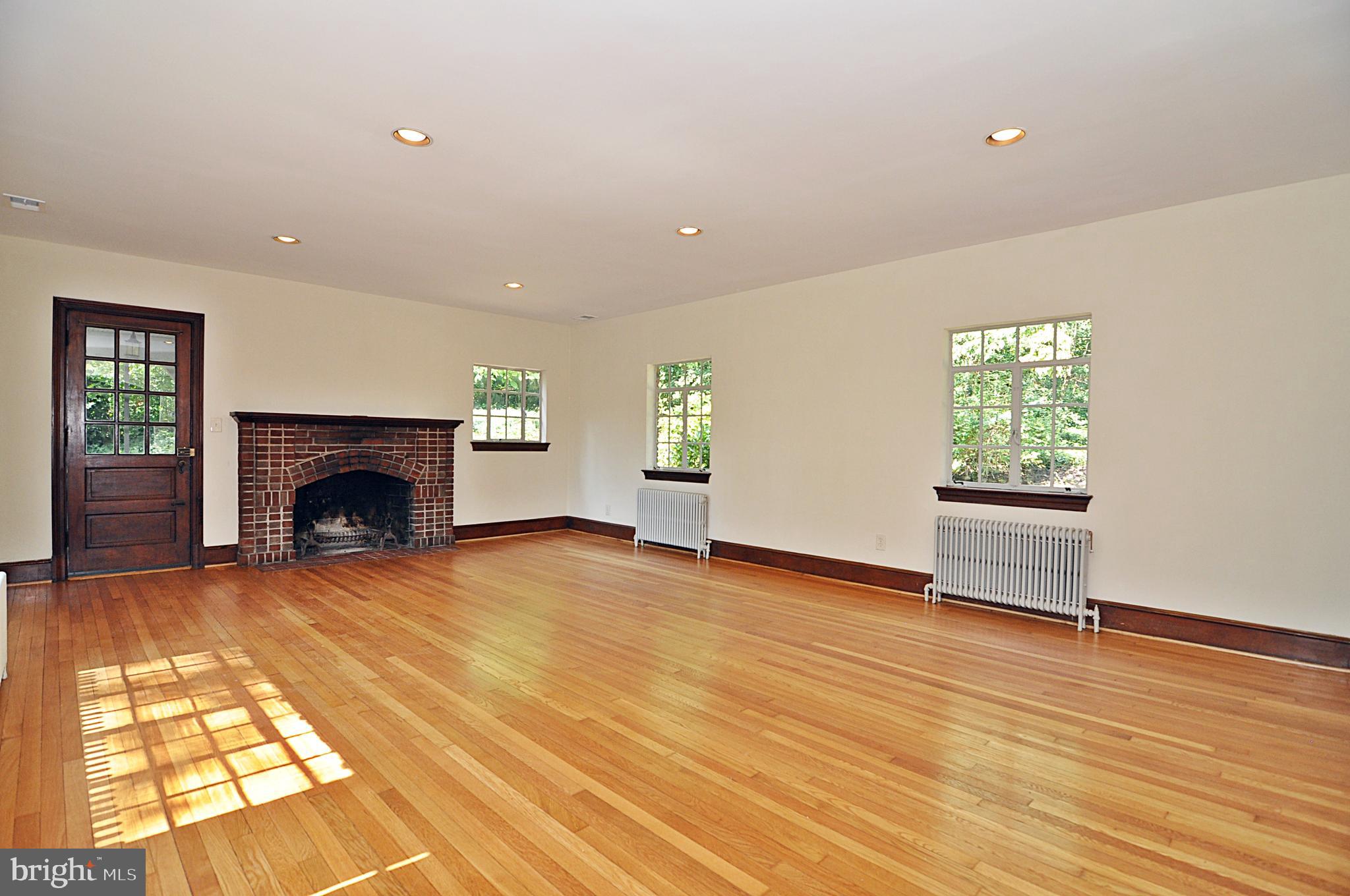 ARLINGTON RIDGE - Residential