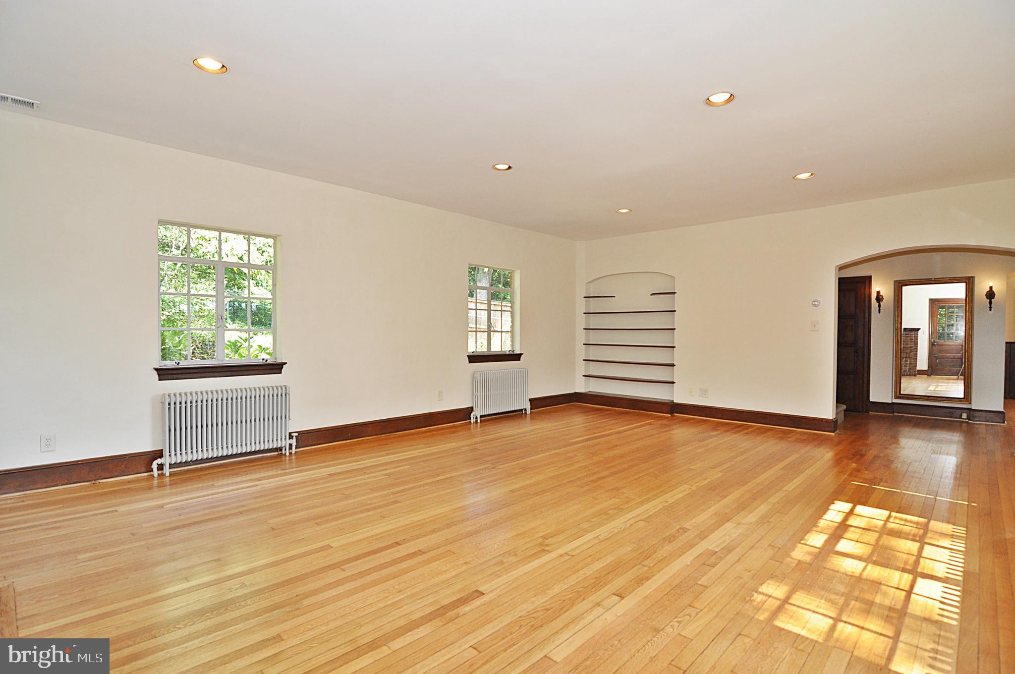 ARLINGTON RIDGE - Residential