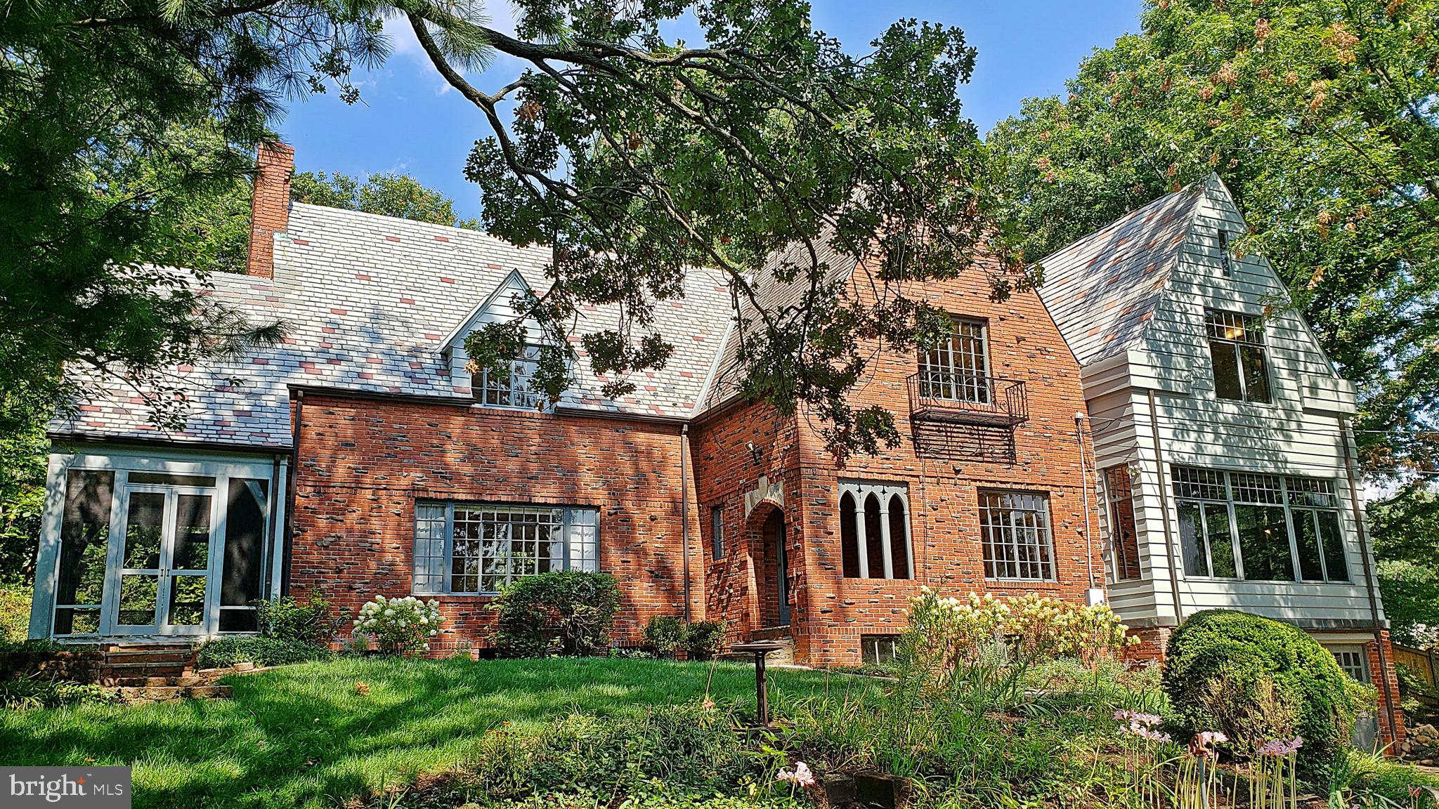 ARLINGTON RIDGE - Residential