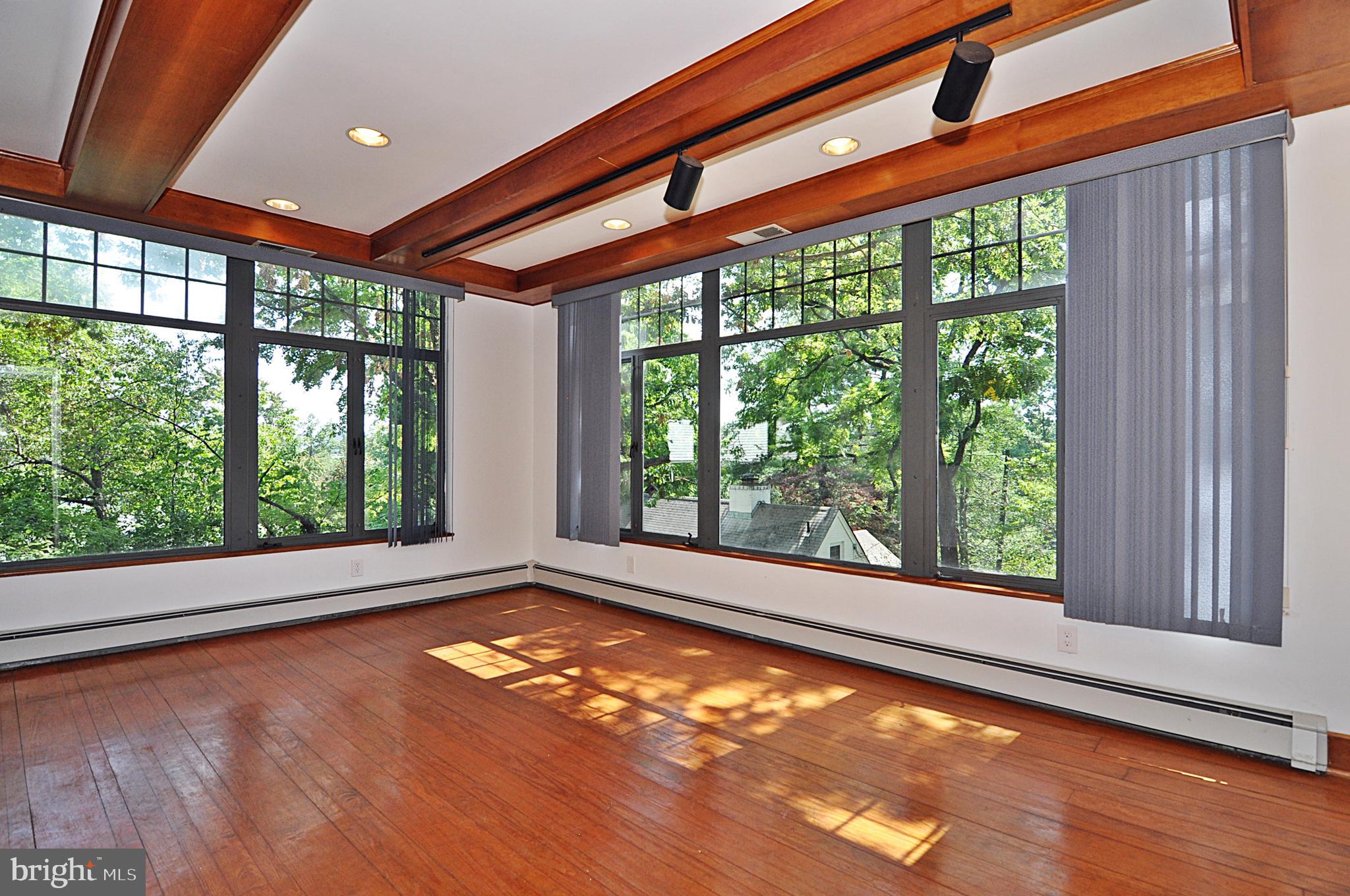 ARLINGTON RIDGE - Residential