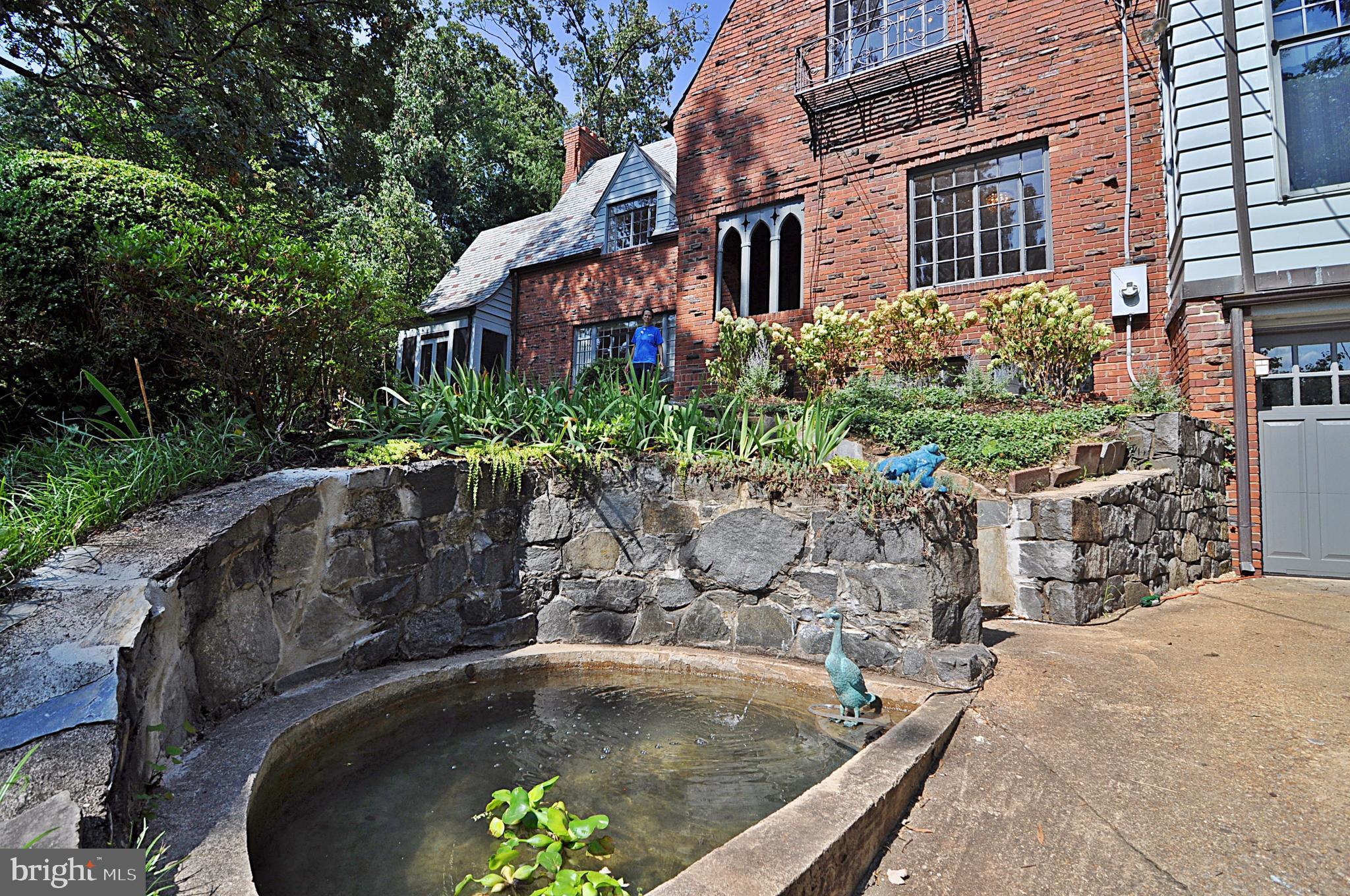 ARLINGTON RIDGE - Residential