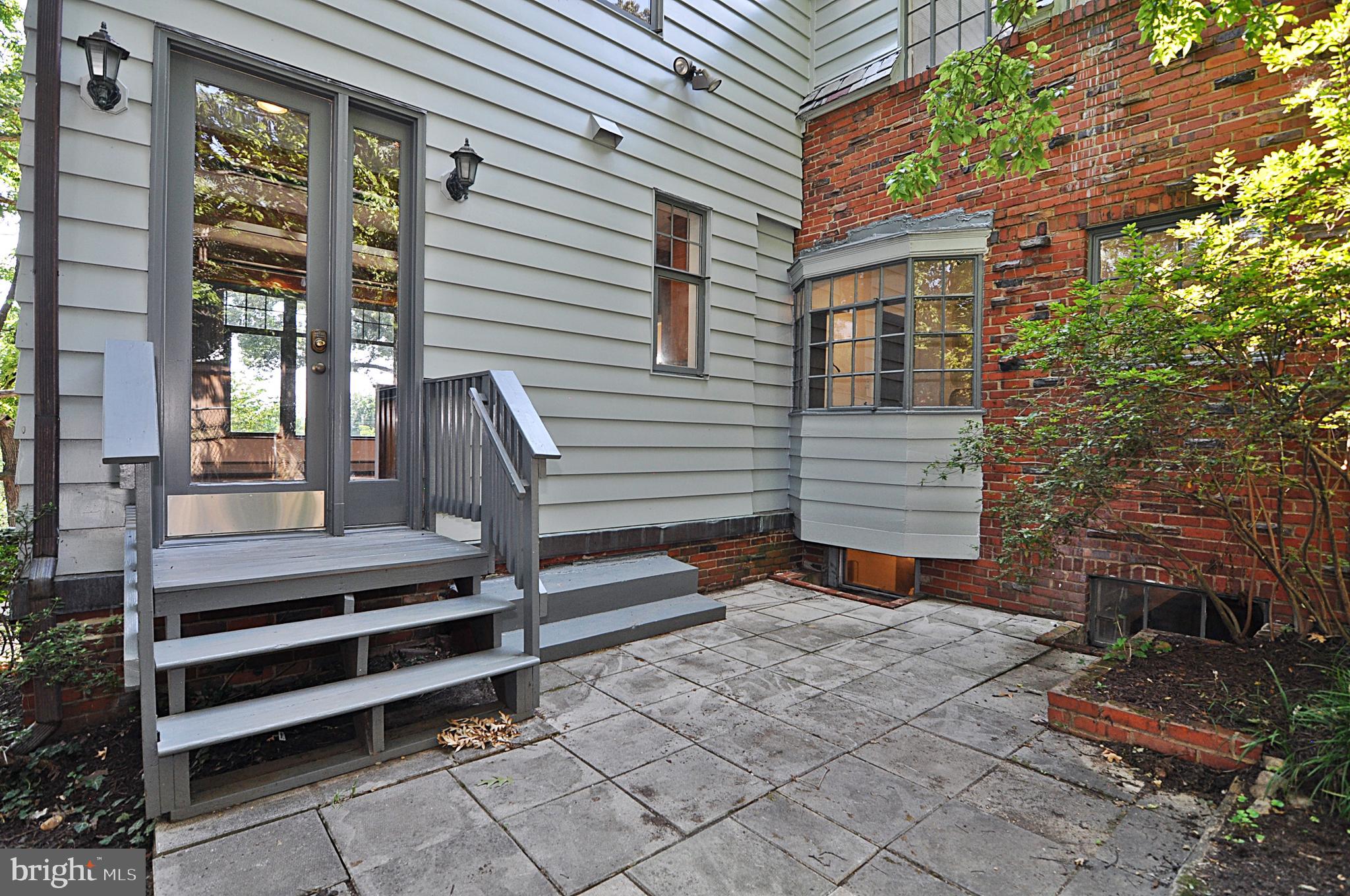 ARLINGTON RIDGE - Residential