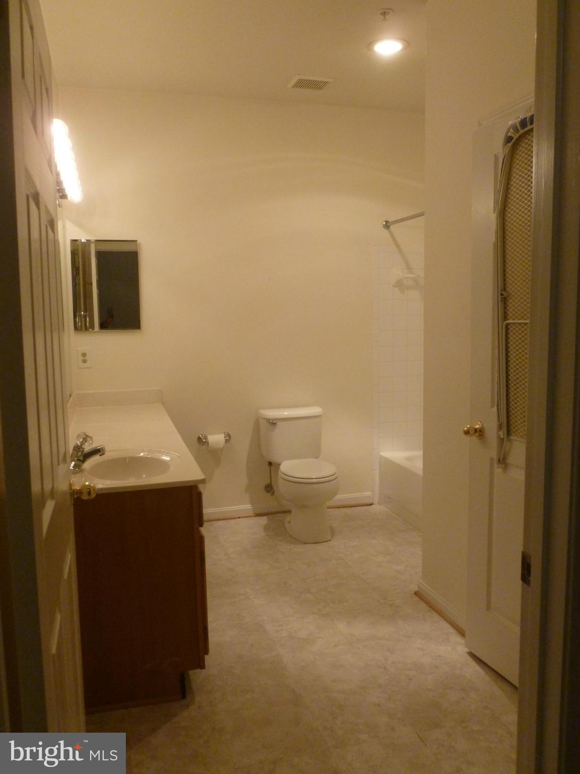 RIVERSIDE - Residential Lease