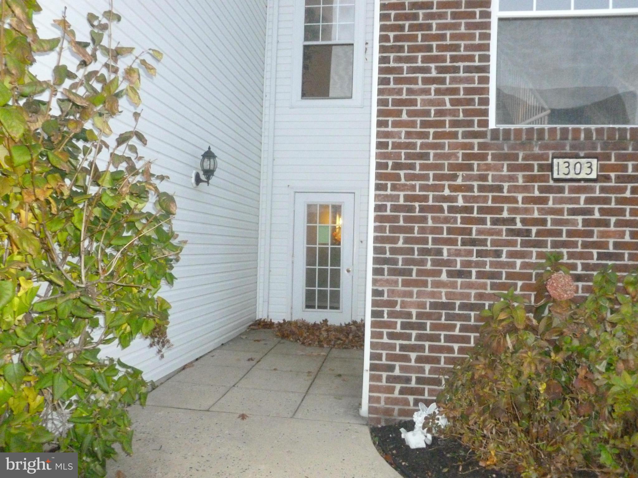 RIVERSIDE - Residential Lease