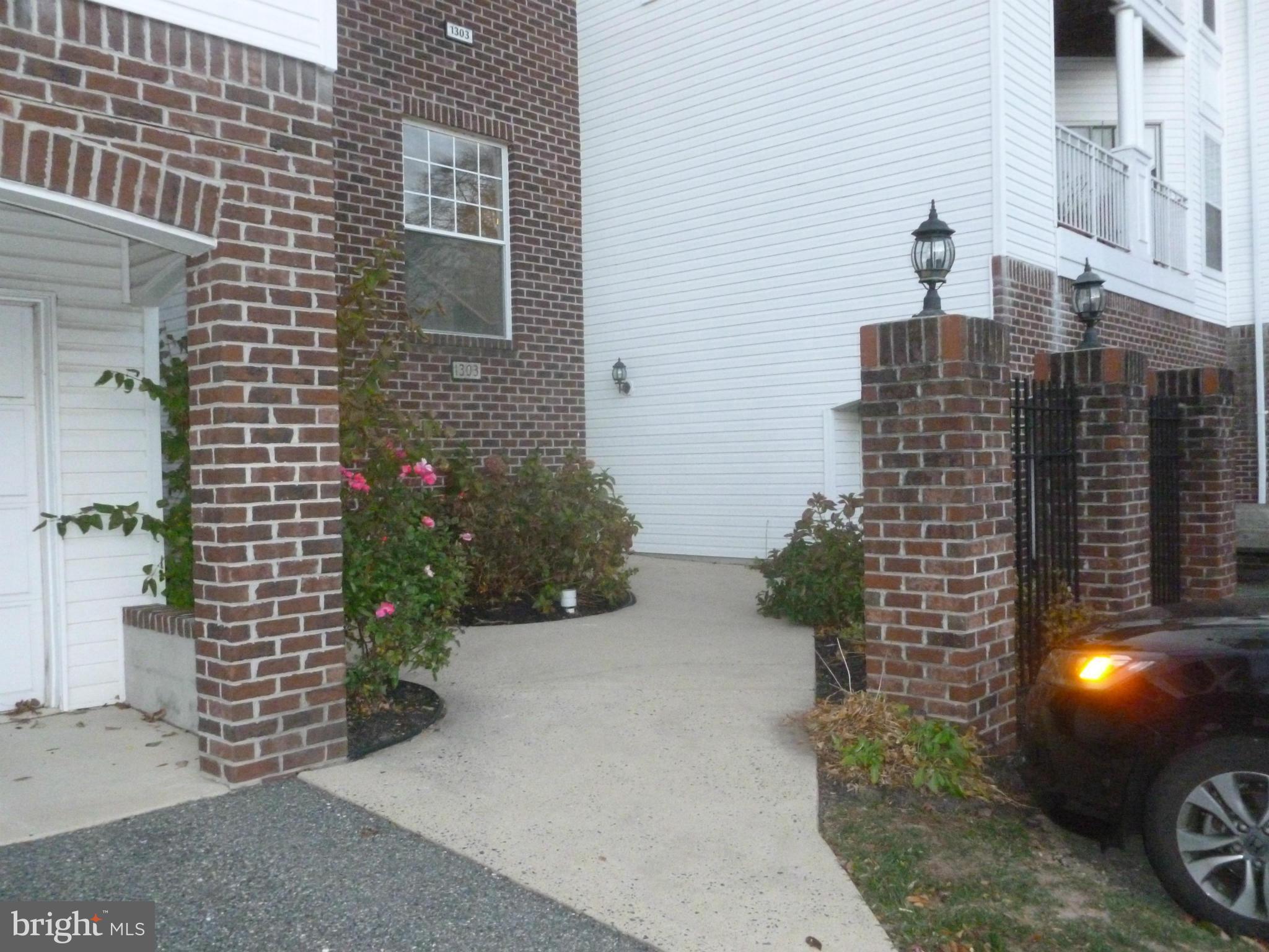 RIVERSIDE - Residential Lease