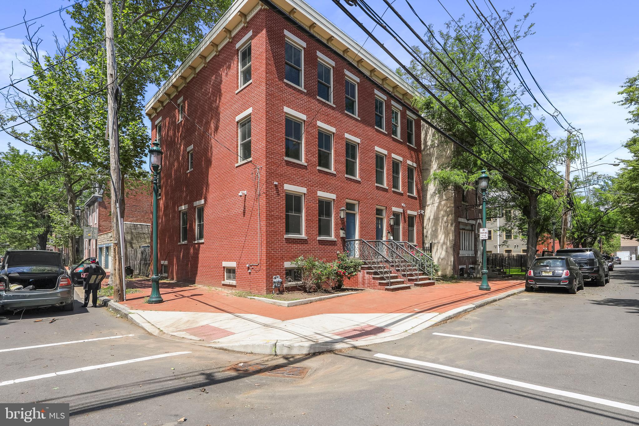 457 S 6TH STREET