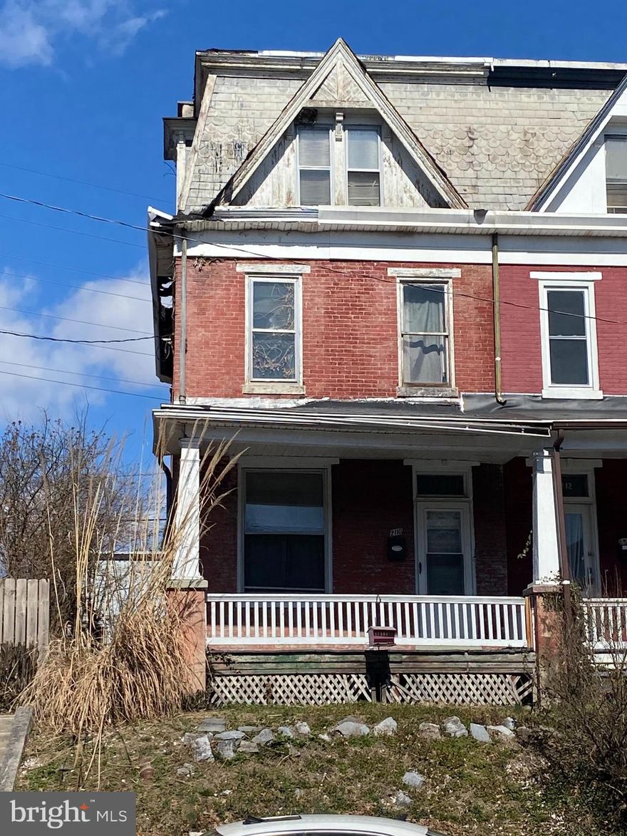 Investors!!  Great opportunity to add this 4/1 to your portfolio.  This property needs extensive work, but has much potential.   ARV over 100k.  Property being sold "AS IS".  Home is currently occupied.  Please provide at least 2 hours notice  for showing requests.  Please be mindful of cat(s) that might try to escape if door is left open.