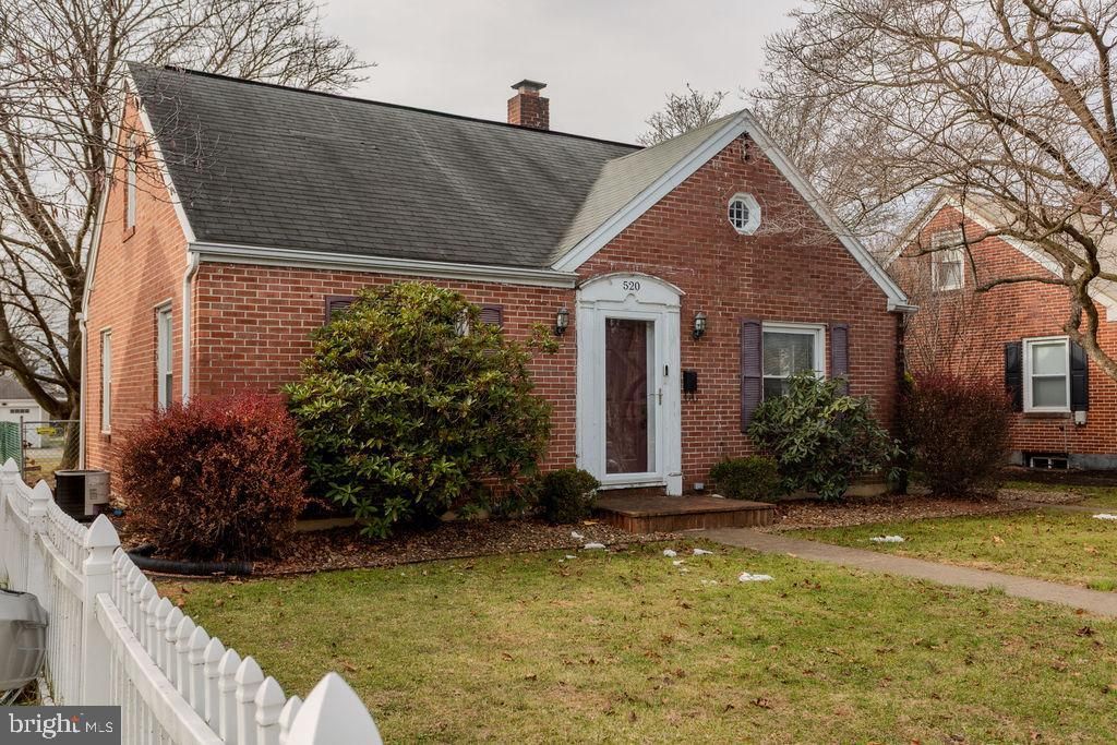 Photo of 520 Cumberland Ave, CHAMBERSBURG, PA 17201 (MLS # PAFL2031722)