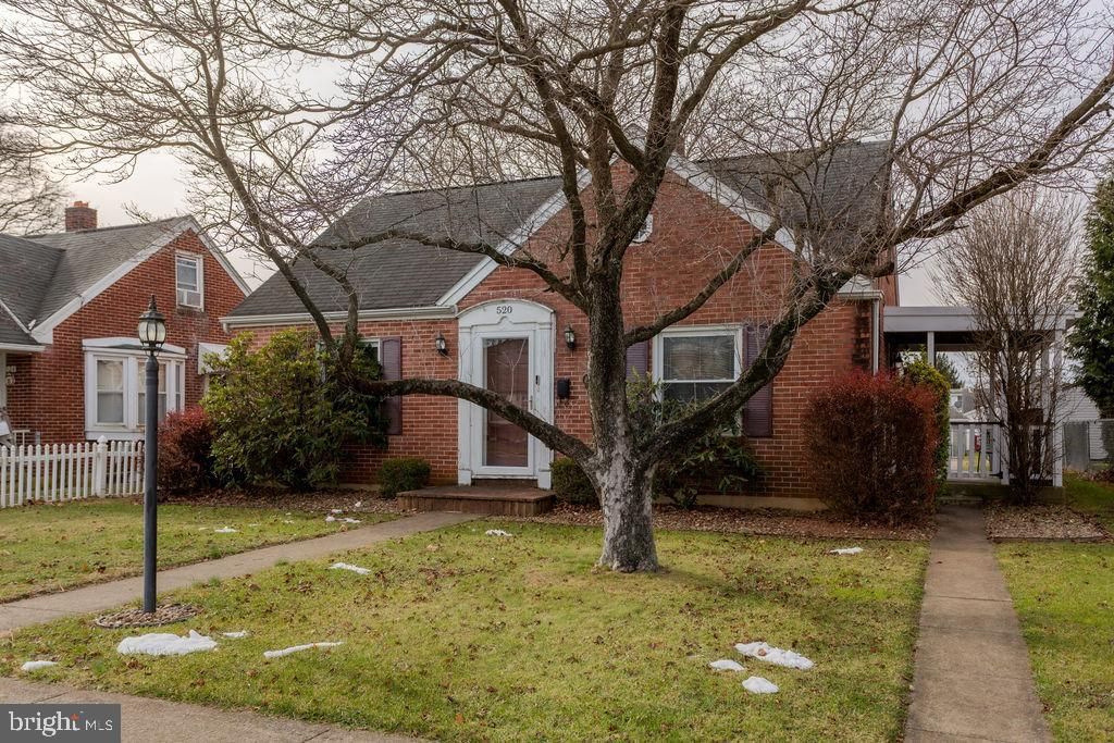 Photo of 520 Cumberland Ave, CHAMBERSBURG, PA 17201 (MLS # PAFL2031722)