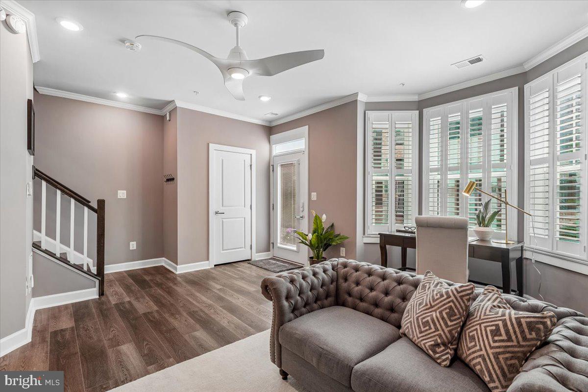 110 NW MARKET SQUARE NW 24