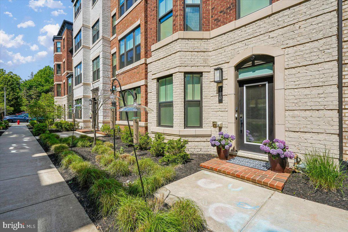 110 NW MARKET SQUARE NW 24