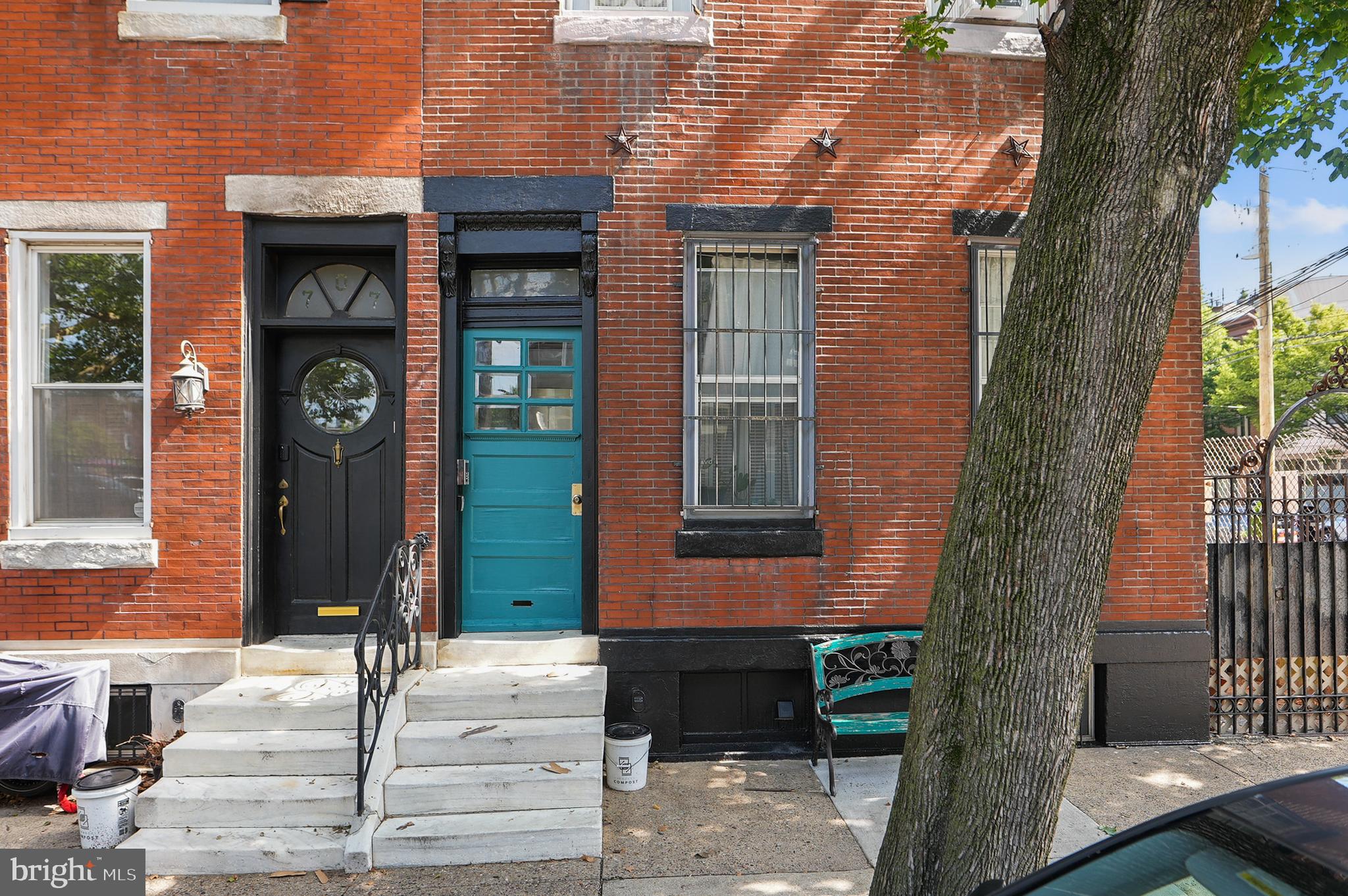 Incredible opportunity to own an income producing property in on of the best neighborhoods in Philadelphia. Units are currently under rented an some have long term tenants currently occupying them.
Units are 2) 1 bed 1 bath
1