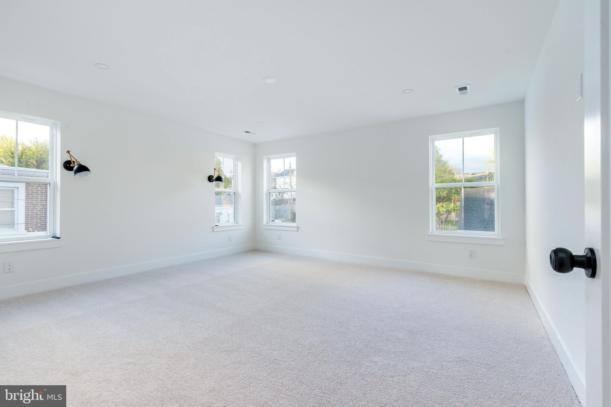 PLYMOUTH VALLEY - Residential