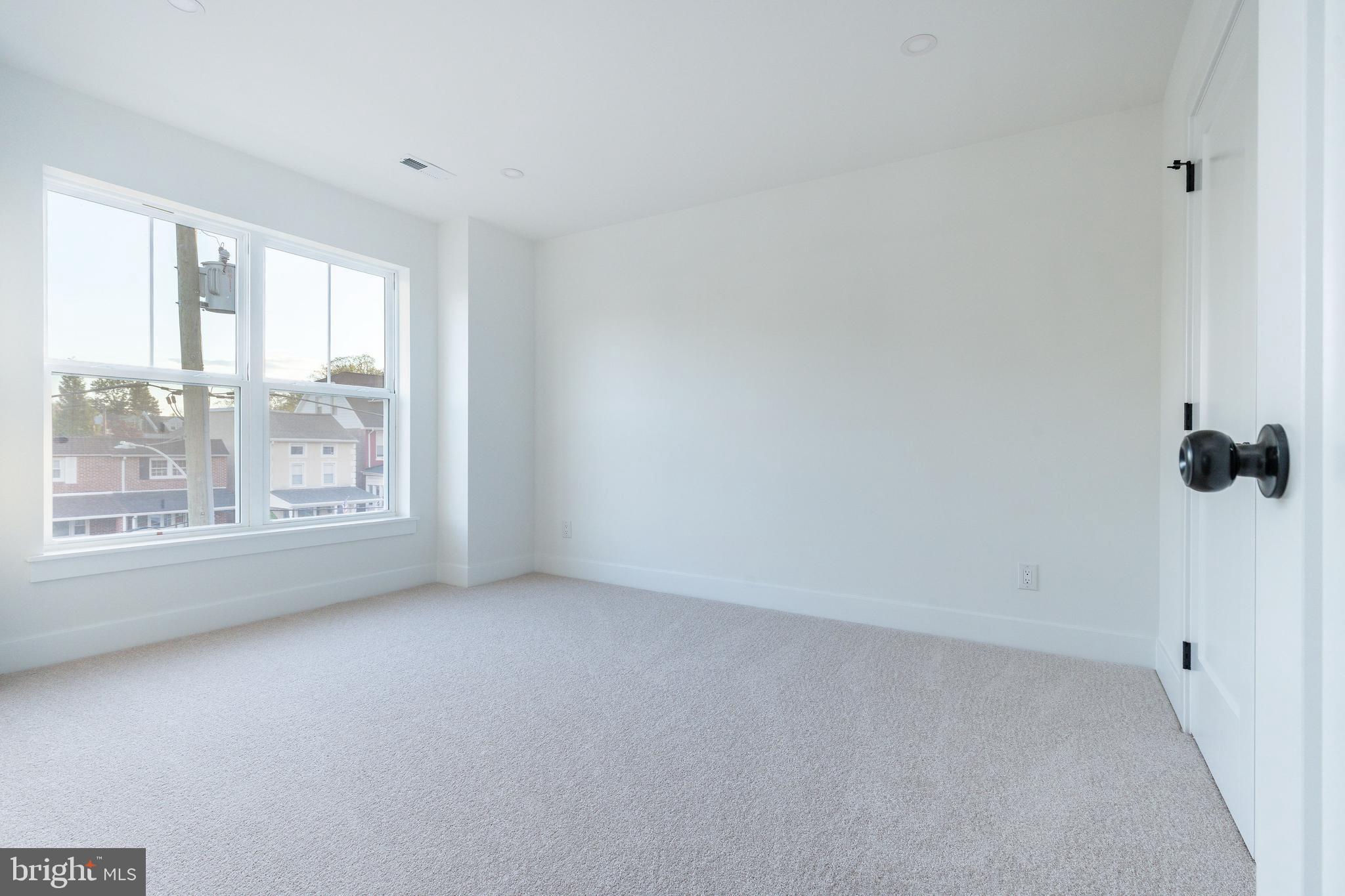 PLYMOUTH VALLEY - Residential