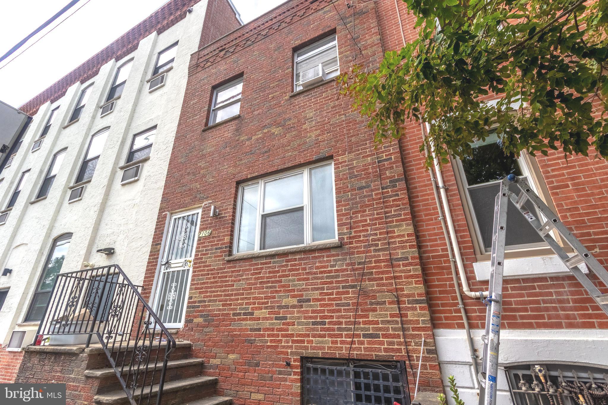 Welcome to this beautifully maintained 3-bedroom, 1.5-bathroom home located in the heart of Passyunk Square. This two-story home offers a perfect blend of classic charm and modern updates, featuring gleaming hardwood floors throughout. The fully equipped kitchen boasts stainless steel appliances, granite countertops, and plenty of cabinet space—ideal for cooking and entertaining. Enjoy outdoor living with a private backyard, perfect for relaxing or hosting gatherings. The home also includes a washer and dryer in the basement for added convenience. Located just minutes from the stadiums, Marconi Plaza, the Schuylkill Expressway on-ramp, and only 1 mile from Live Casino, this location is perfect for city living.
Schedule your showing today!