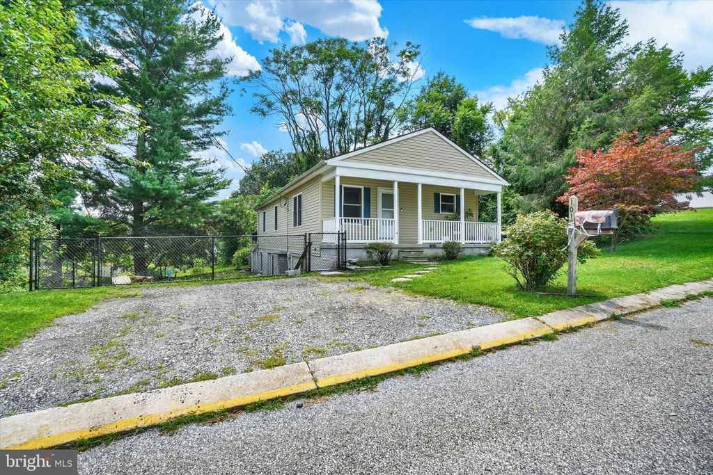 Photo of 101 Schoolhouse Lane, WINDSOR, PA 17366 (MLS # PAYK2087528)