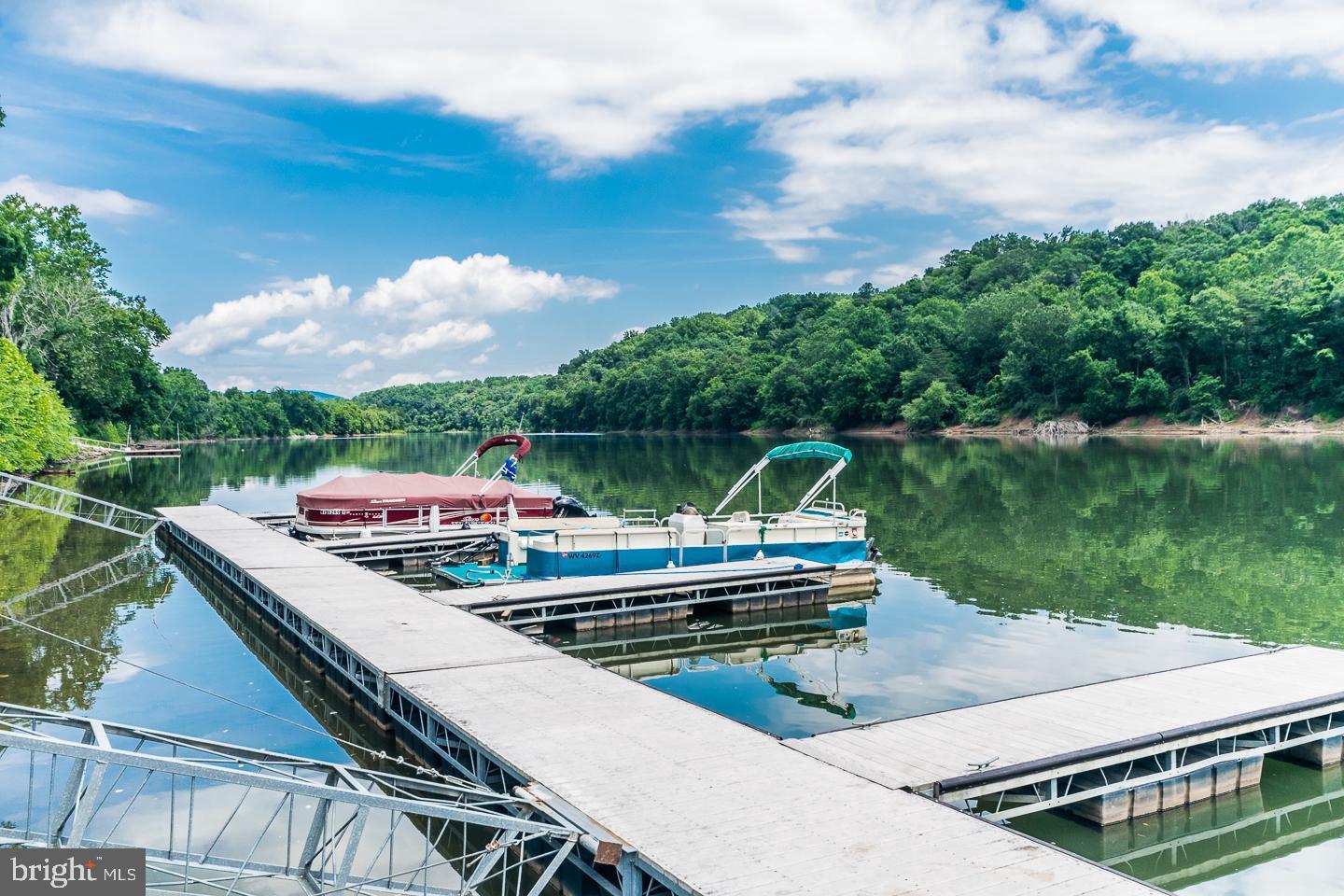 CROSSINGS ON THE POTOMAC - Land