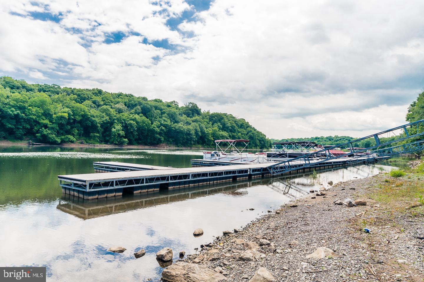 CROSSINGS ON THE POTOMAC - Land