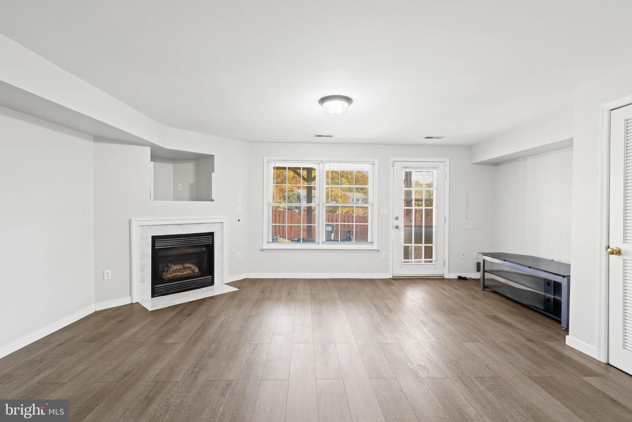 STONE RIVER - Residential Lease