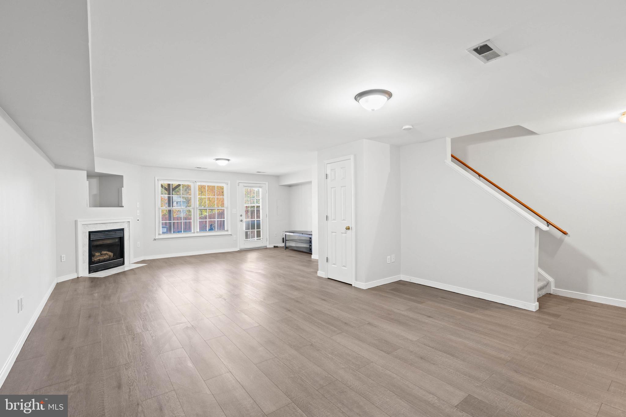 STONE RIVER - Residential Lease