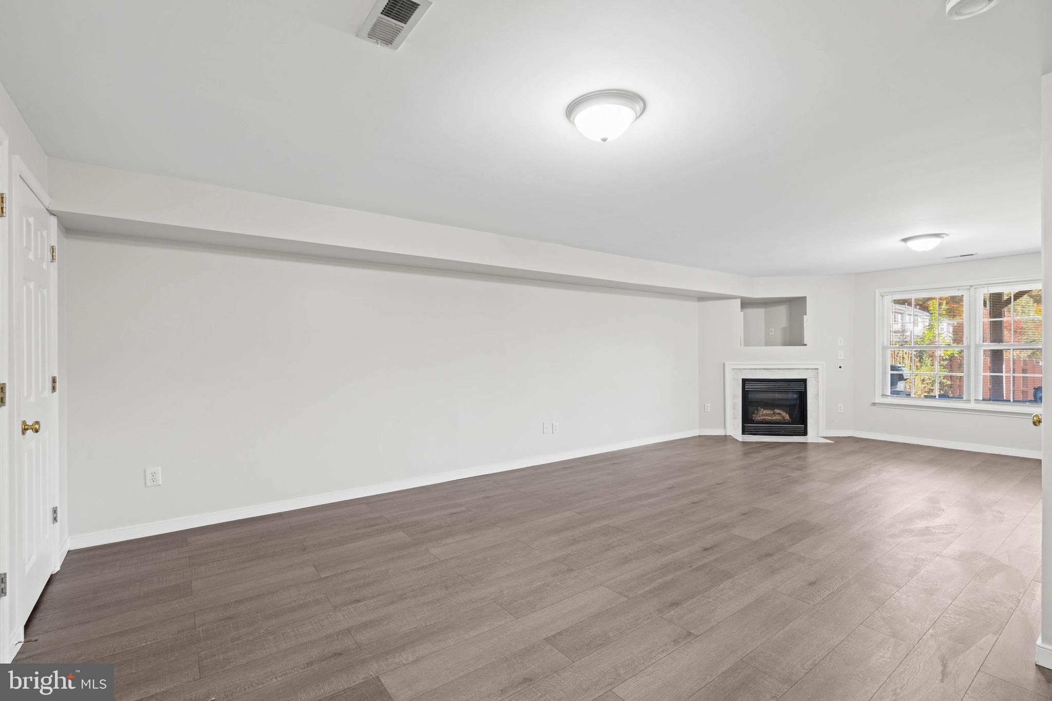 STONE RIVER - Residential Lease