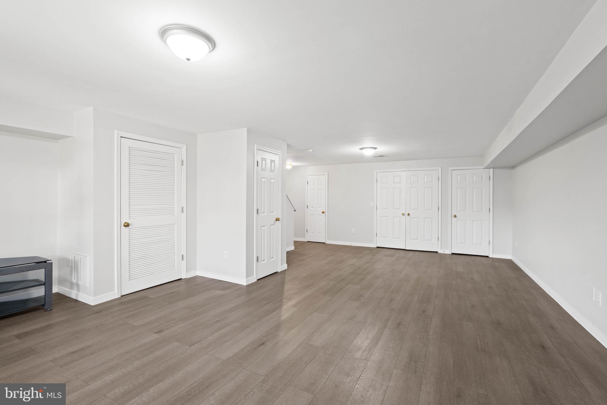 STONE RIVER - Residential Lease