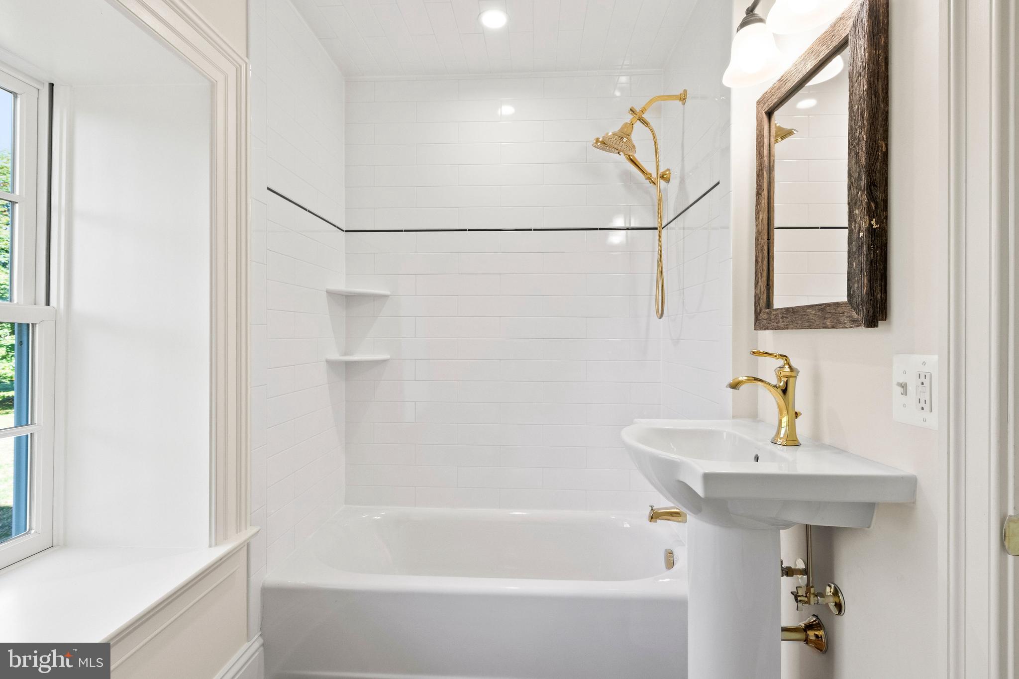 MY LADY'S MANOR - Residential Lease