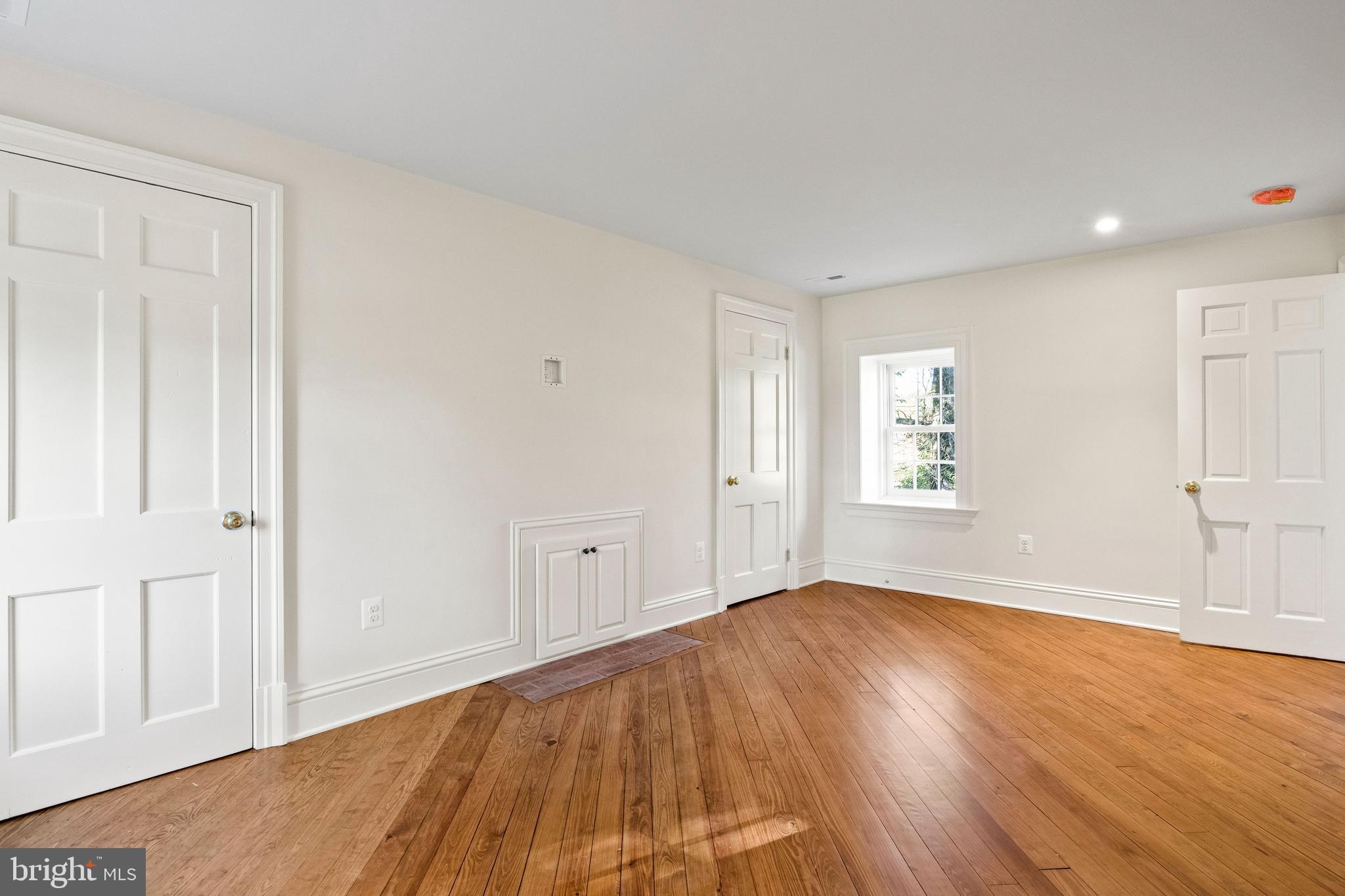 MY LADY'S MANOR - Residential Lease