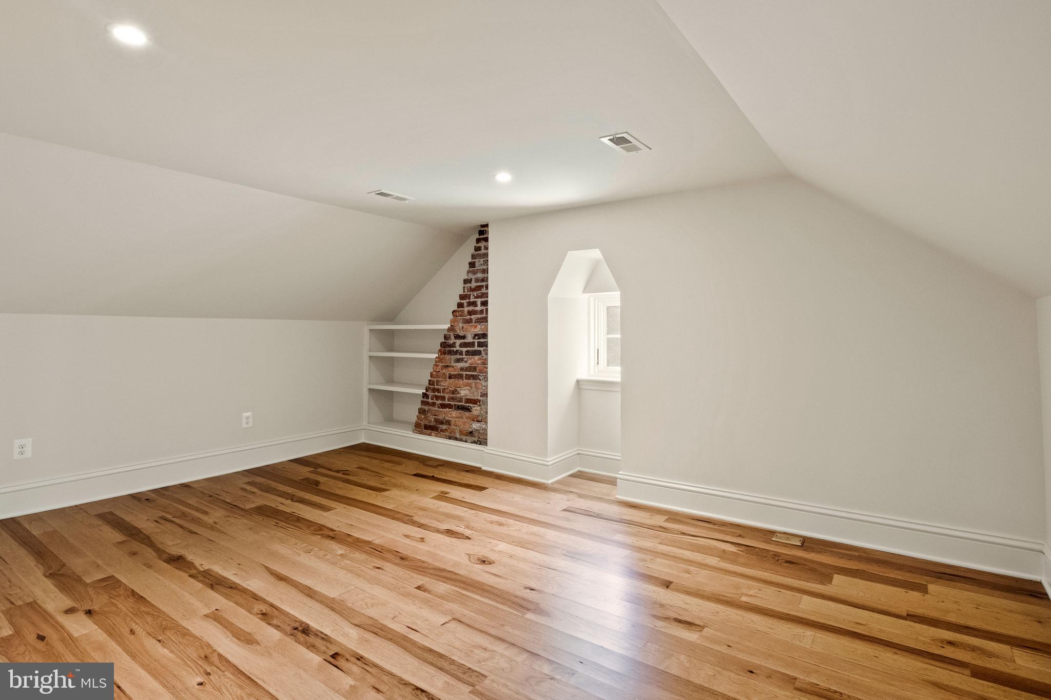 MY LADY'S MANOR - Residential Lease