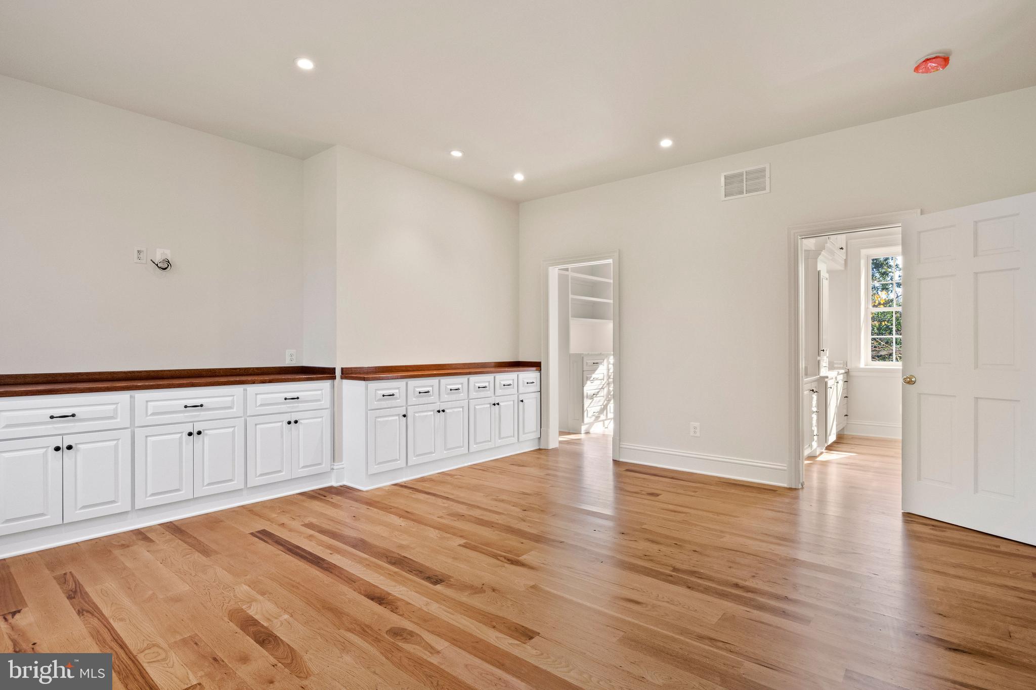 MY LADY'S MANOR - Residential Lease