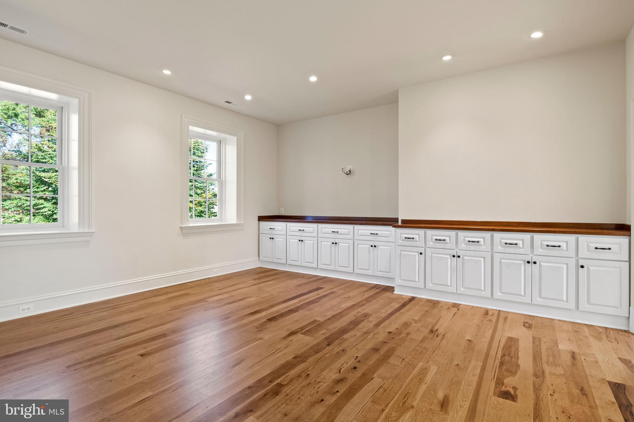 MY LADY'S MANOR - Residential Lease