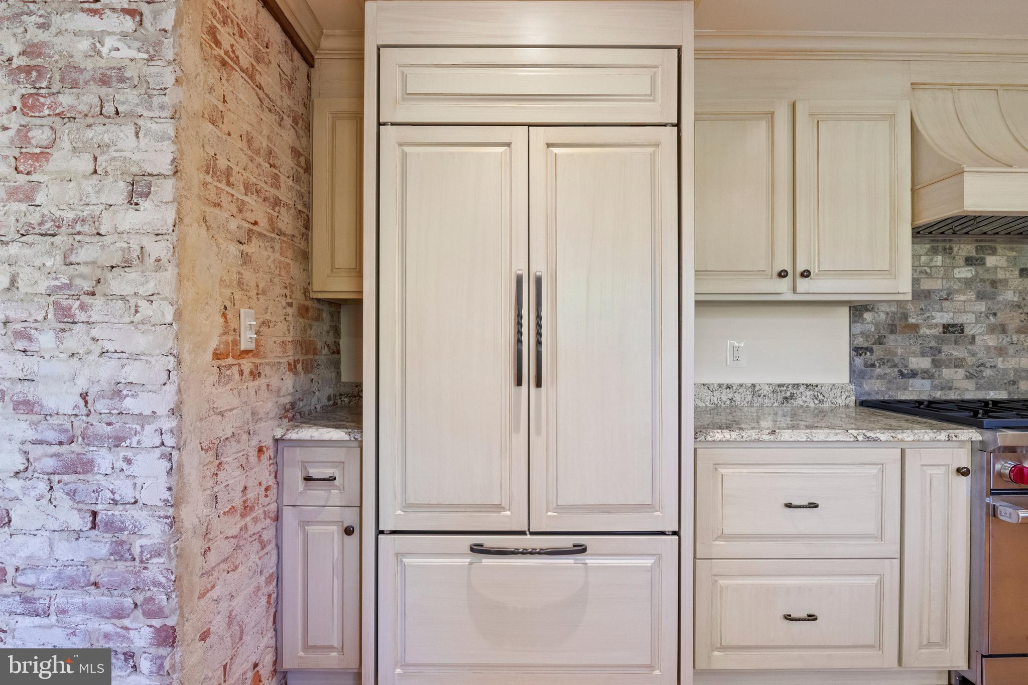 MY LADY'S MANOR - Residential Lease