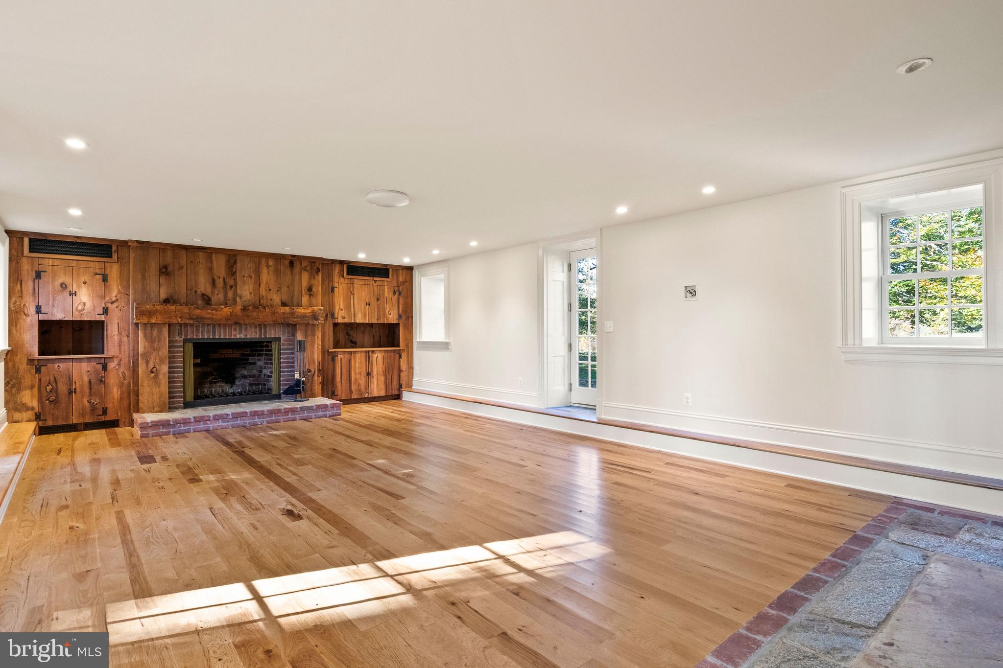 MY LADY'S MANOR - Residential Lease