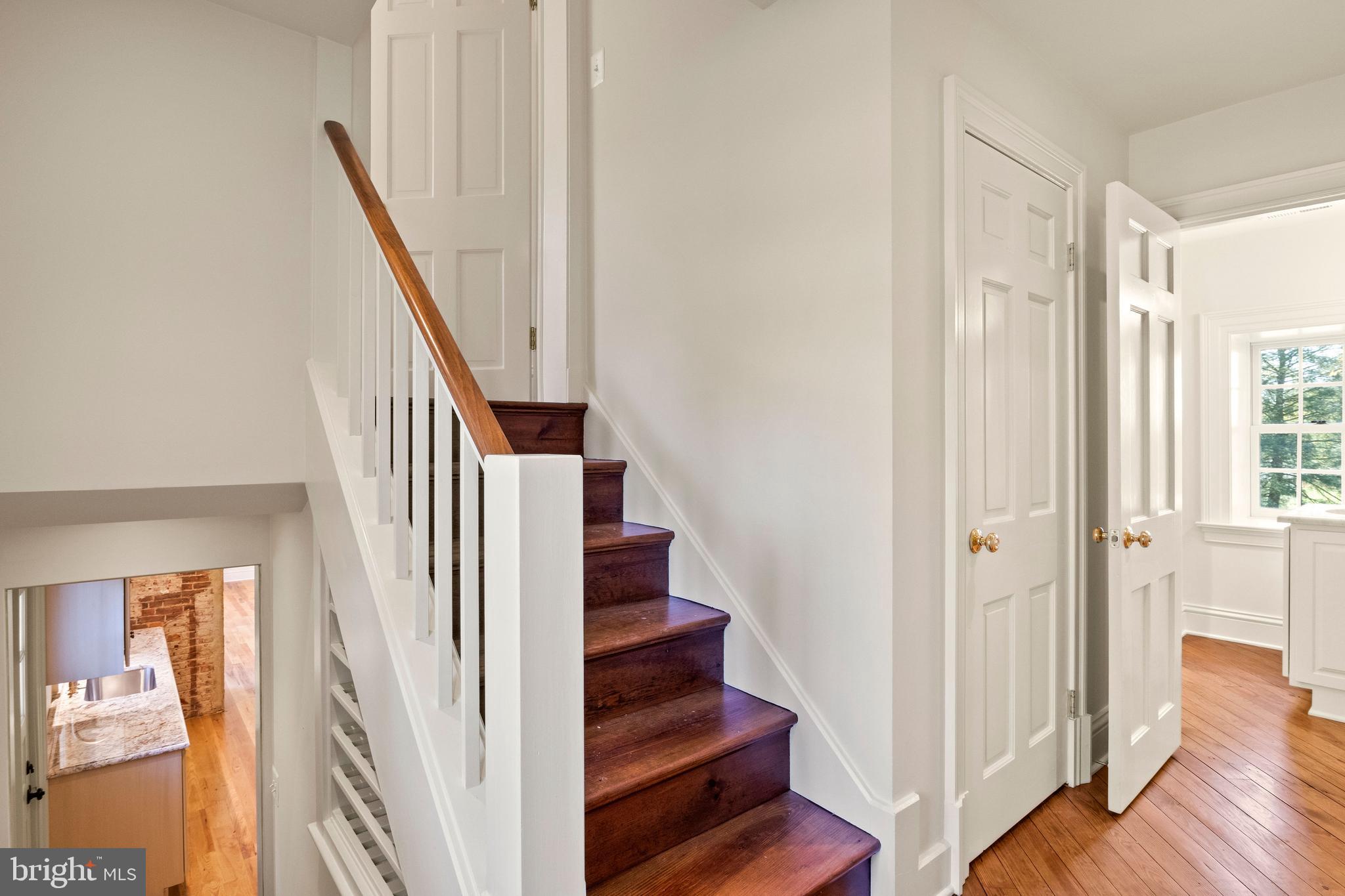 MY LADY'S MANOR - Residential Lease