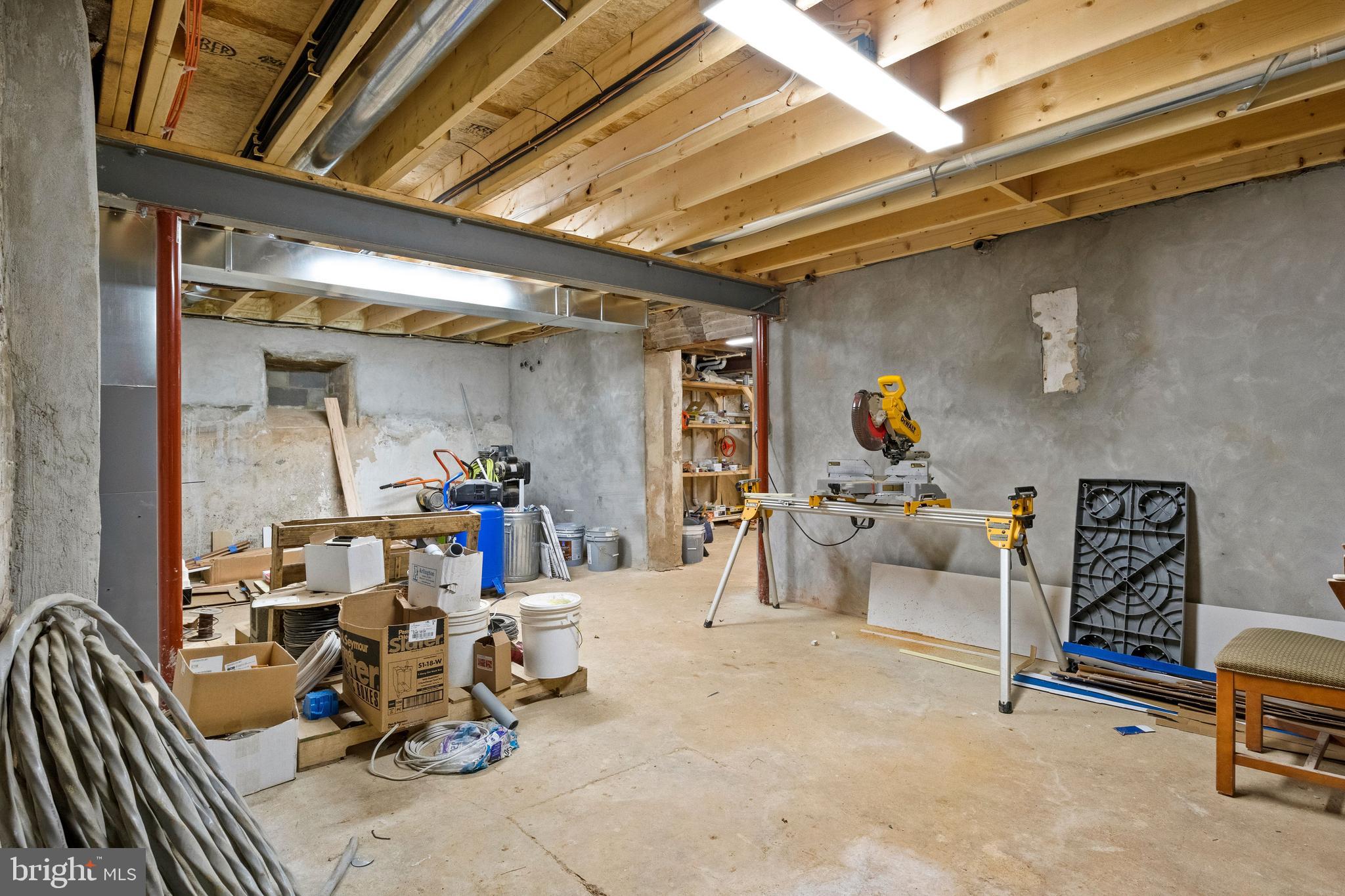 MY LADY'S MANOR - Residential Lease