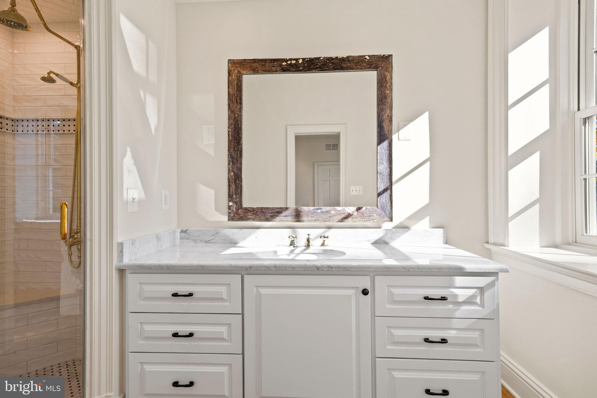 MY LADY'S MANOR - Residential Lease