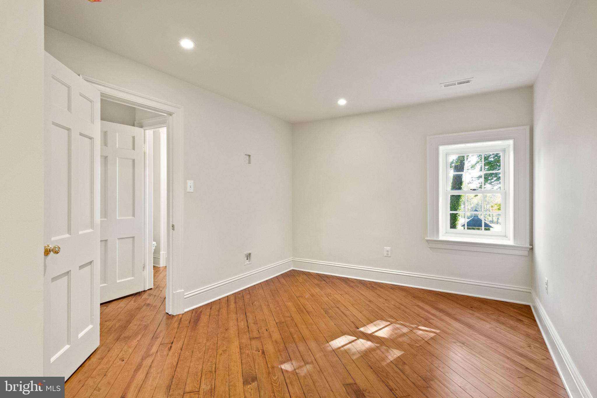 MY LADY'S MANOR - Residential Lease