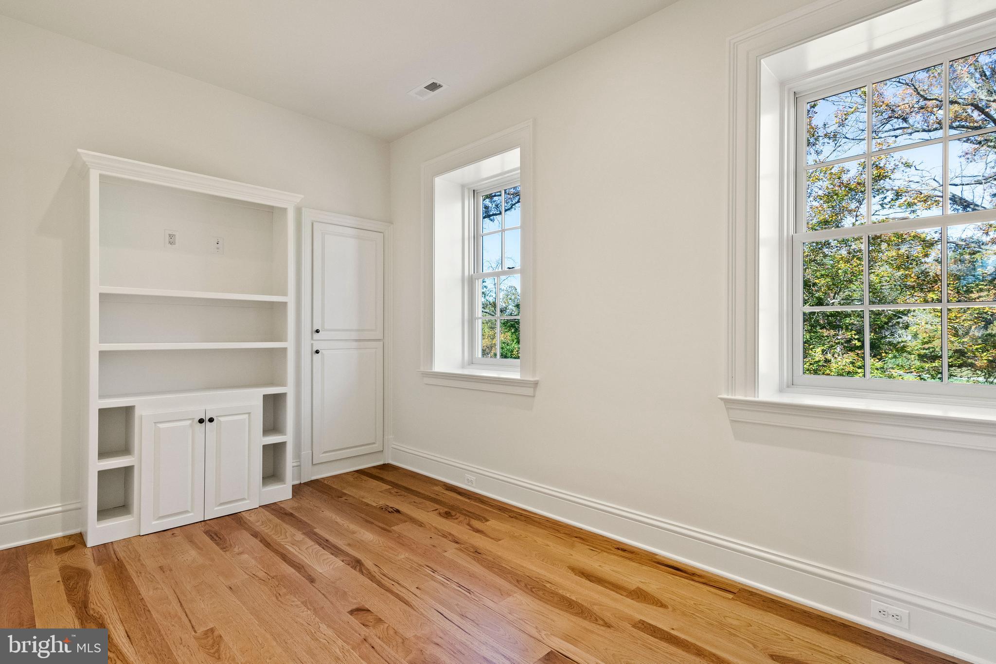 MY LADY'S MANOR - Residential Lease