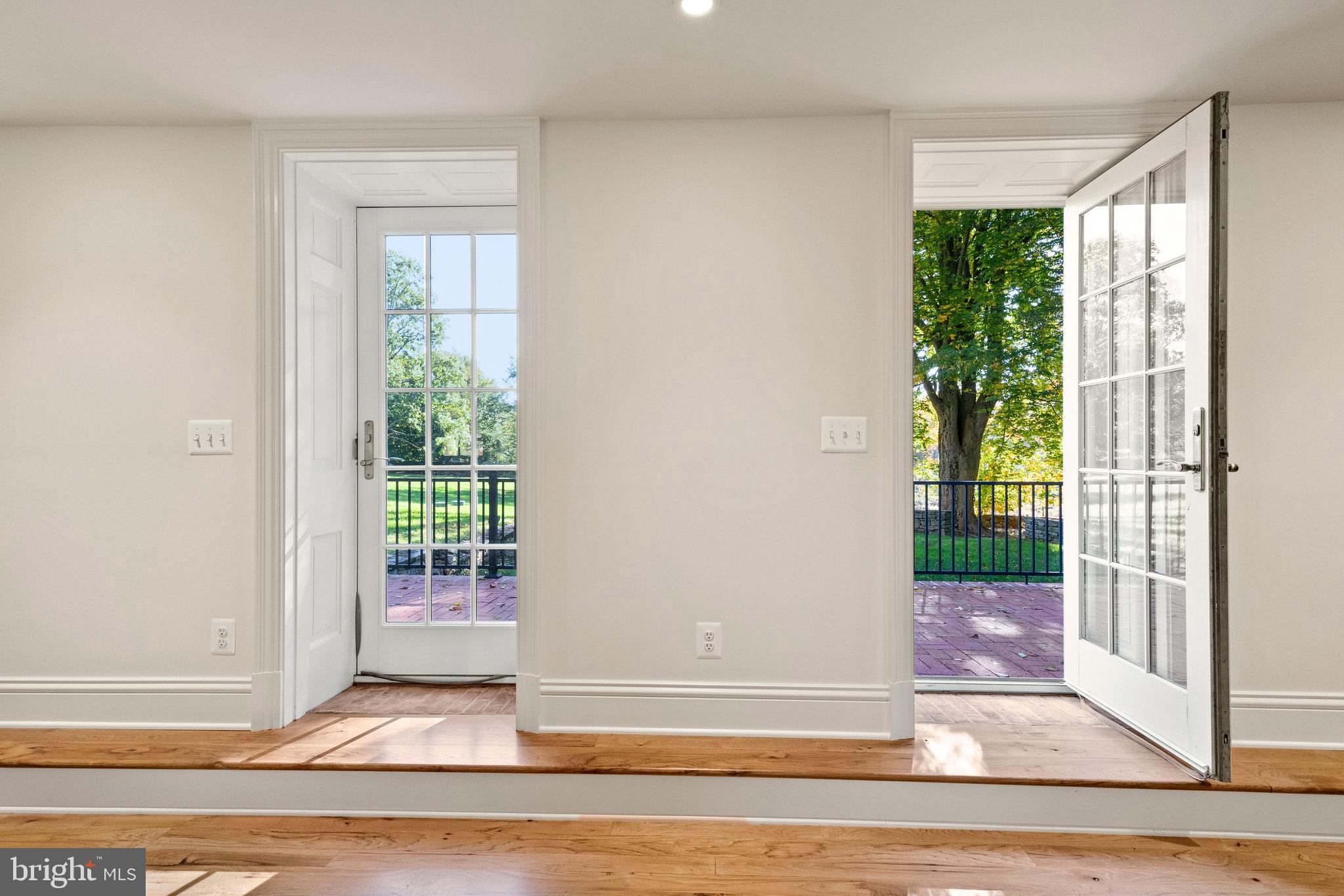 MY LADY'S MANOR - Residential Lease