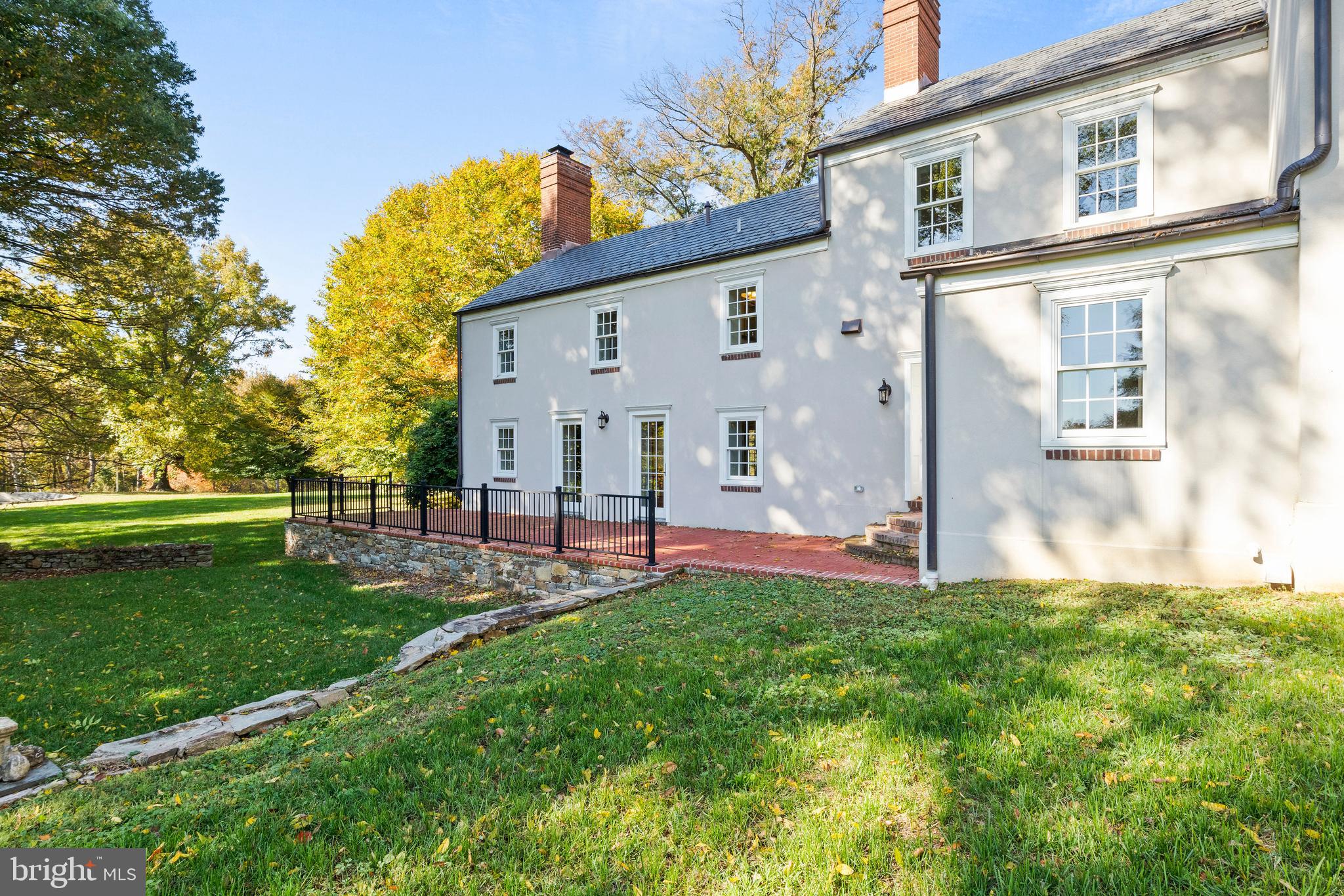 MY LADY'S MANOR - Residential Lease