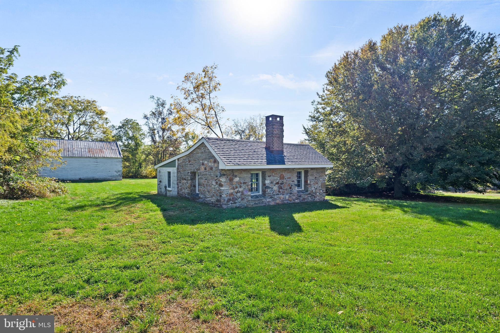 MY LADY'S MANOR - Residential Lease