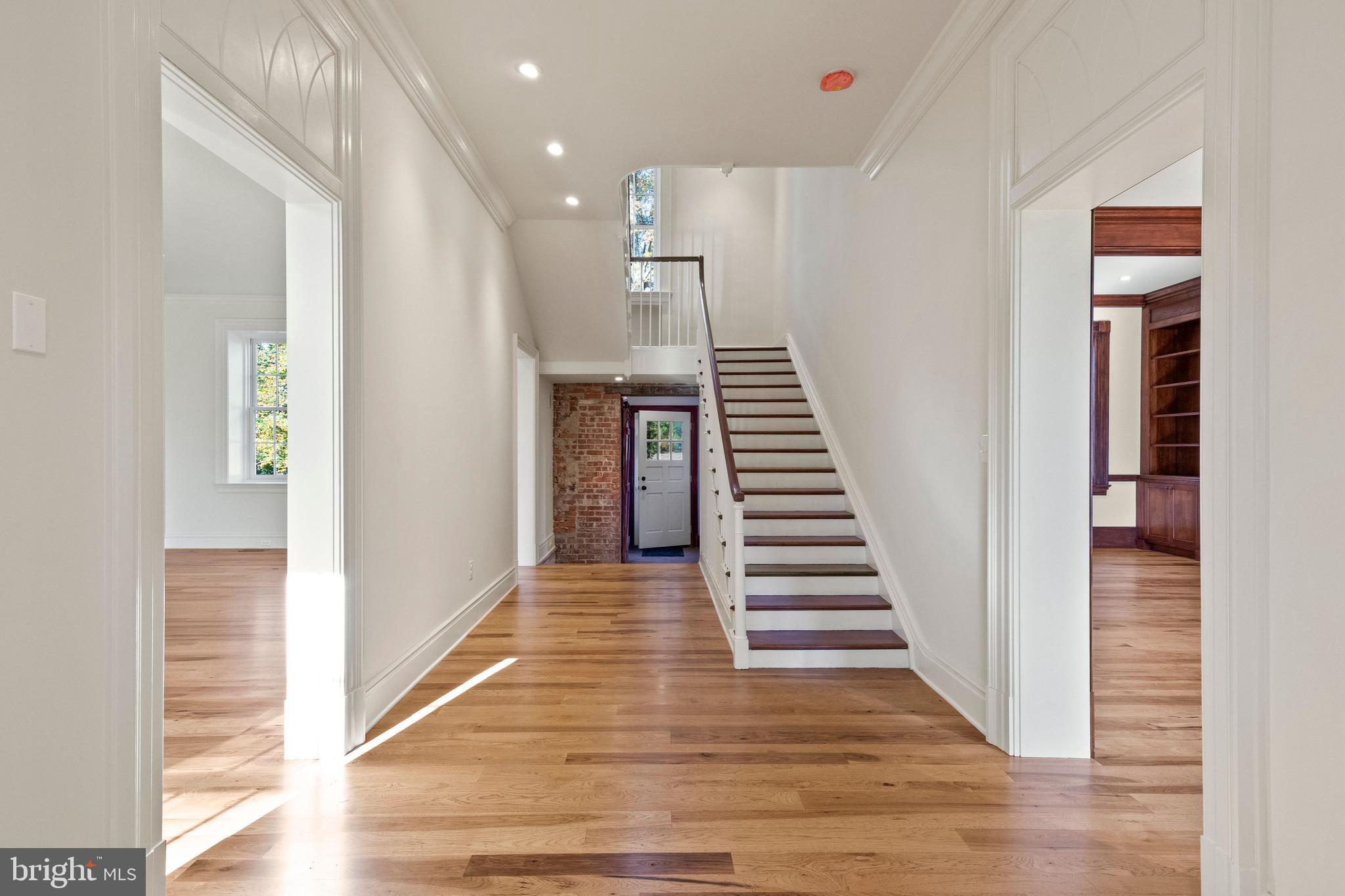 MY LADY'S MANOR - Residential Lease