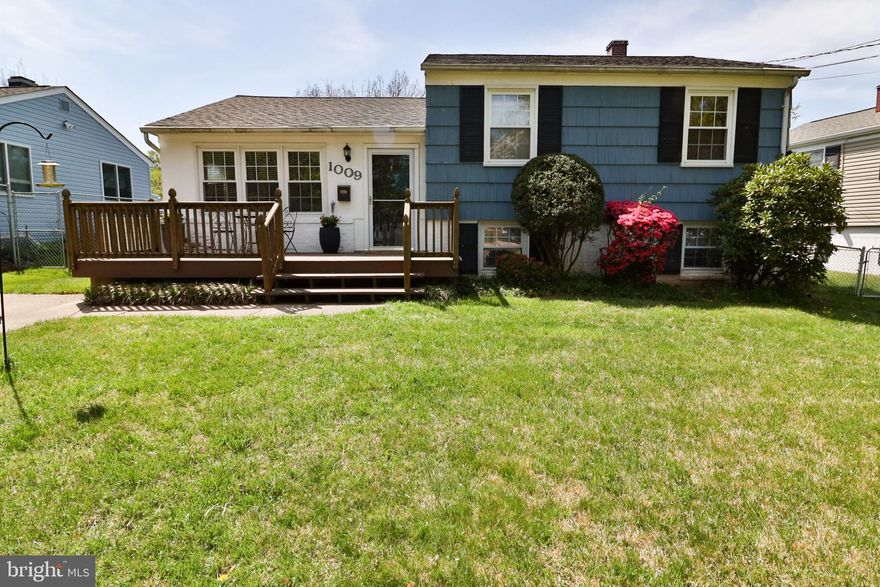 Furnished Primary Bedroom for rent on main level. Utilities included in rent except for internet. Shared common area includes a full bathroom, kitchen, washer/dryer. Located in the Burgundy Estates neighborhood in Rockville, MD.  Large fenced in backyard. Plenty of street parking in a quiet cul-de-sac. Tenant pays for internet/tv.  Currently basement is rented and the tenant in the basement has their own washer/dryer and bathroom.  Pets allowed with additional pet fee of $50 per month plus additional $500 pet deposit. Conveniently located near groceries, restaurants, shops, I-270,  First St, Veirs Mill Rd, Rockville Pike, and other major routes. Professionally managed. Excellent credit required. Online application $50 per adult applicant.