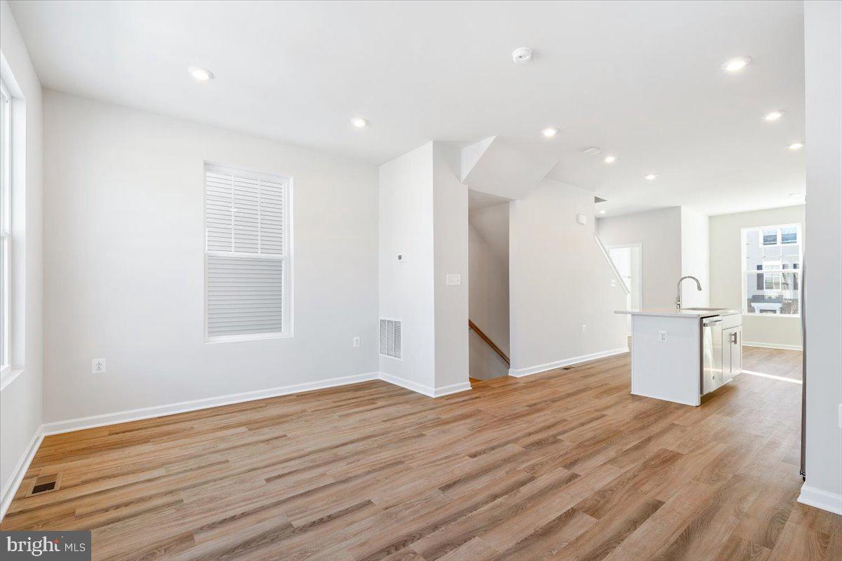 PRESIDENTS POINTE - Residential Lease