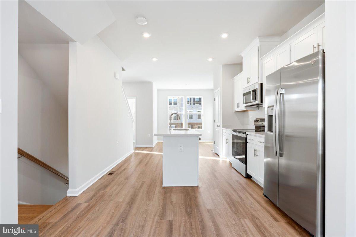 PRESIDENTS POINTE - Residential Lease