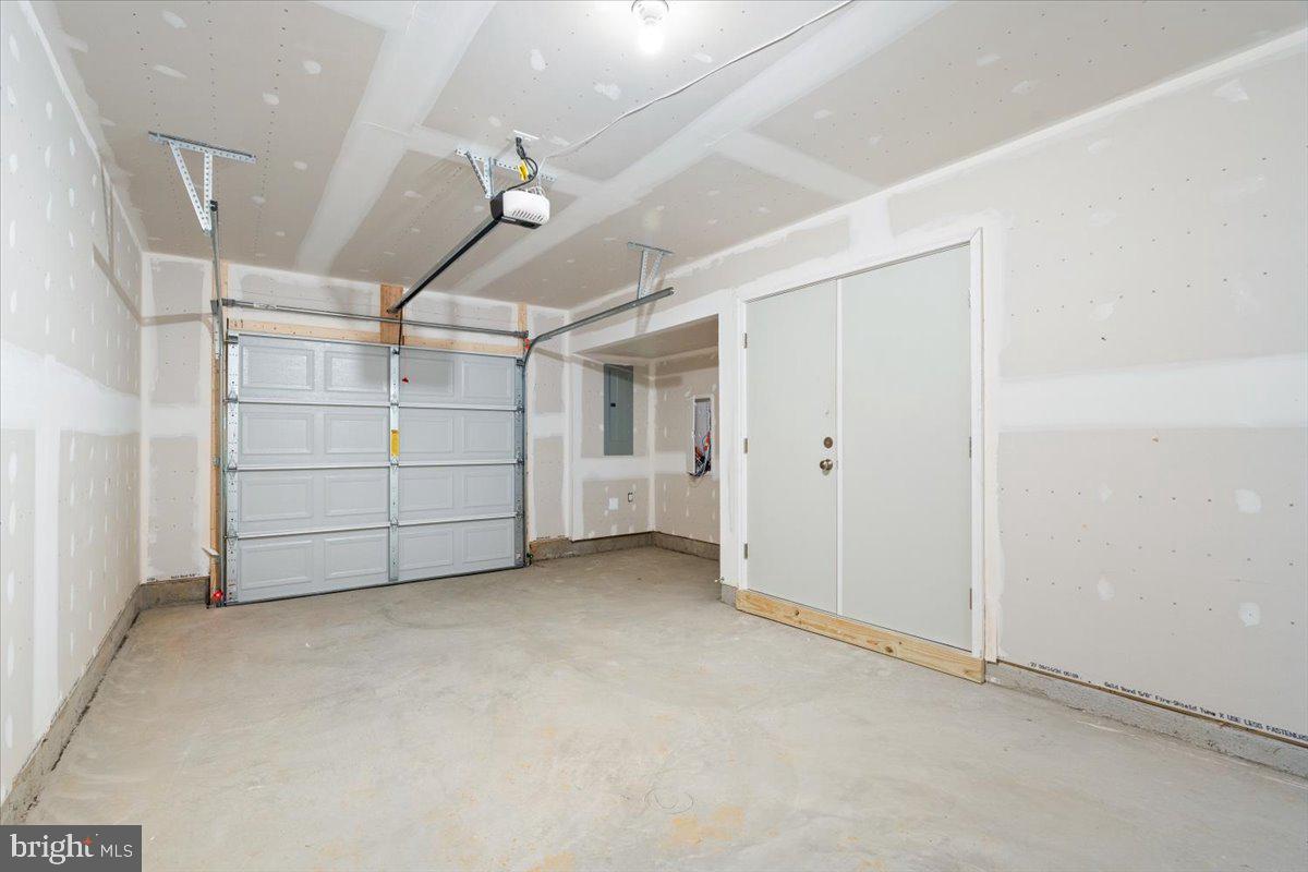 PRESIDENTS POINTE - Residential Lease