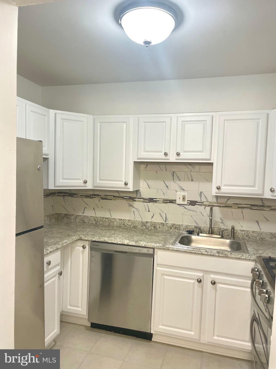 SWANN HILL CONDOMINIUMS - Residential