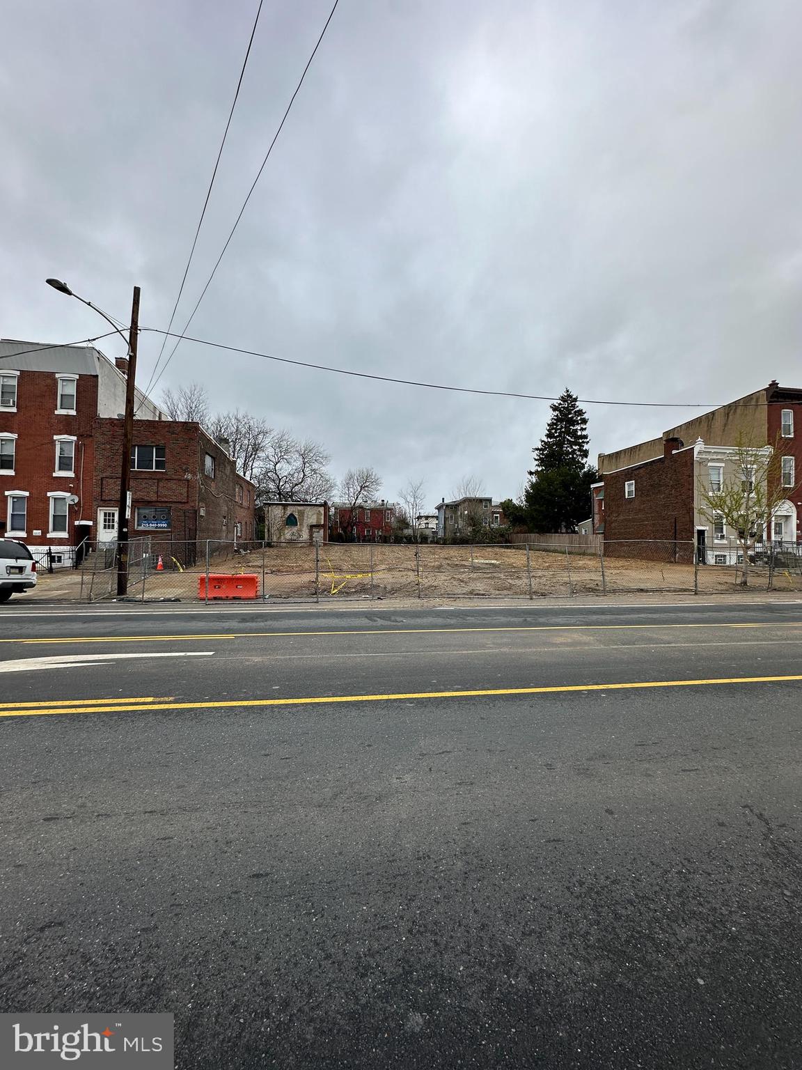 KENSINGTON - Commercial Sale