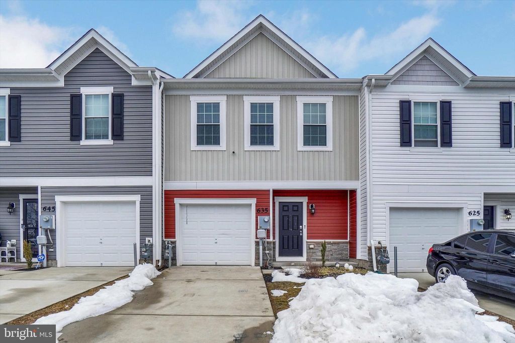 Photo of 635 Locust Run Drive, YORK, PA 17404 (MLS # PAYK2097678)